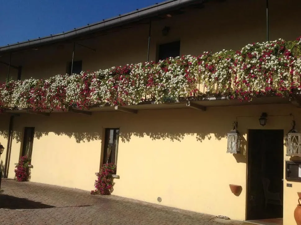 Property building in Hotel Locanda dell'Oca Bianca