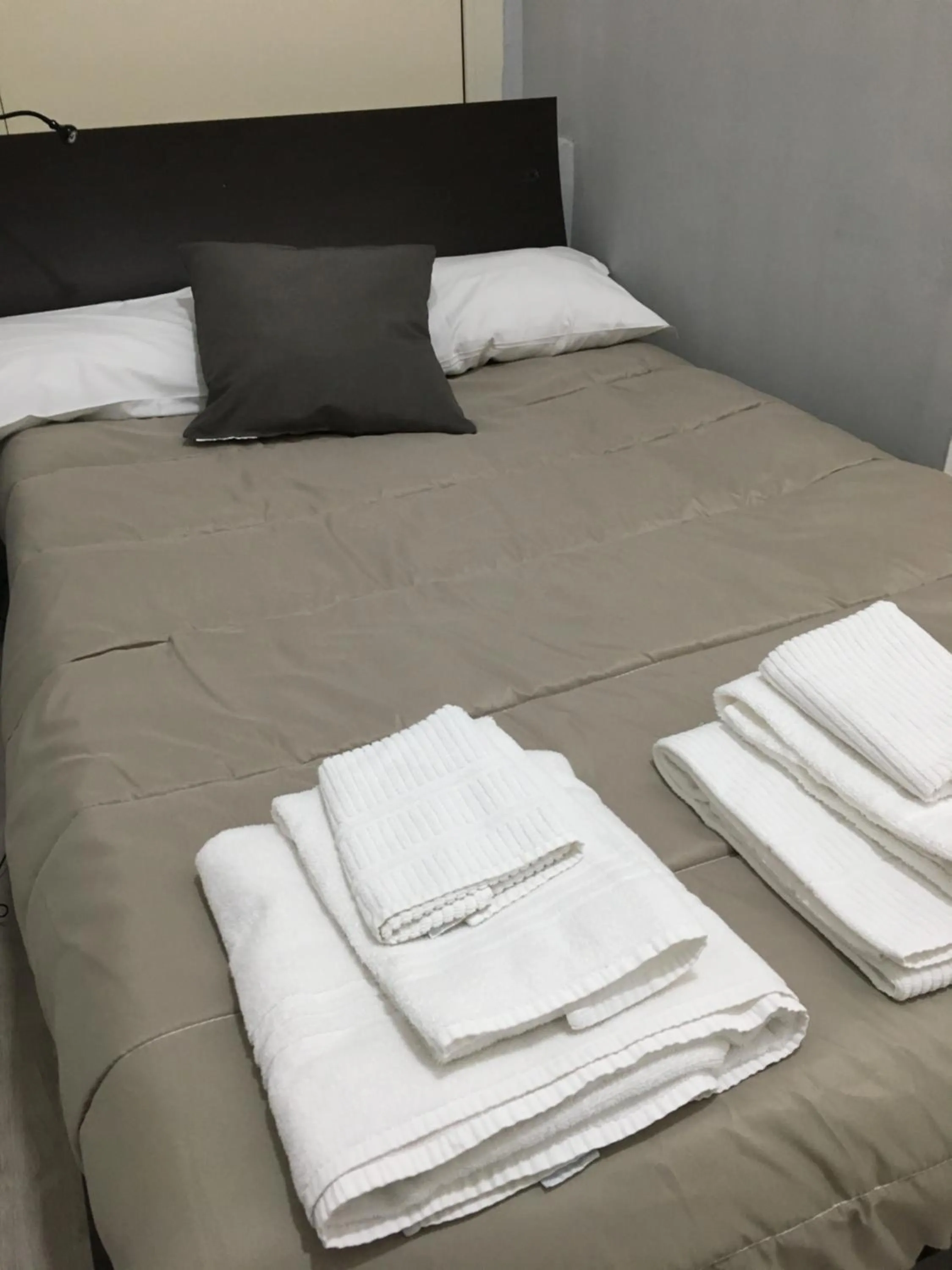 Bed in Almayer Noemi