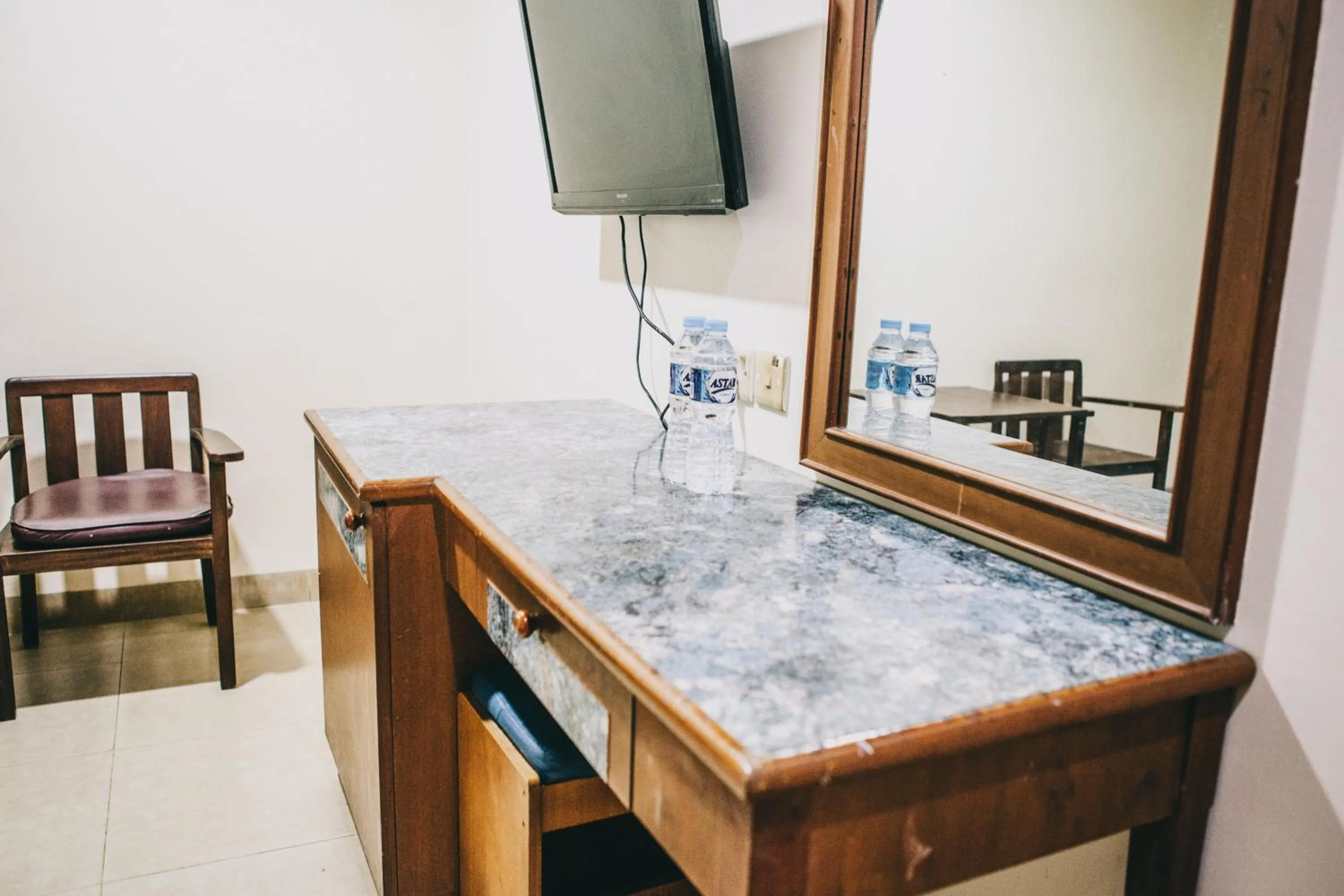 TV/Entertainment Center in Hotel Gloris