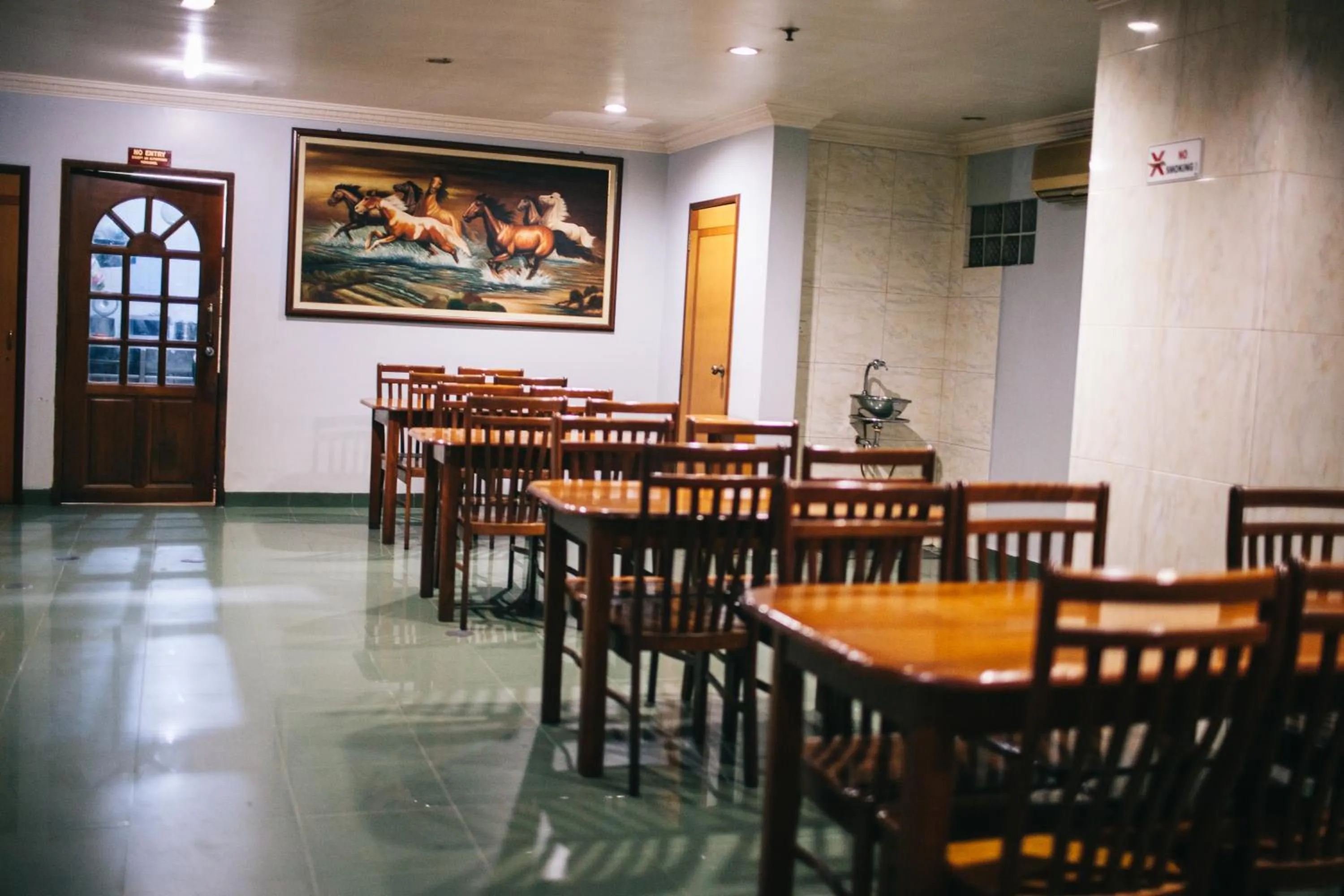 Property building, Restaurant/Places to Eat in Hotel Gloris