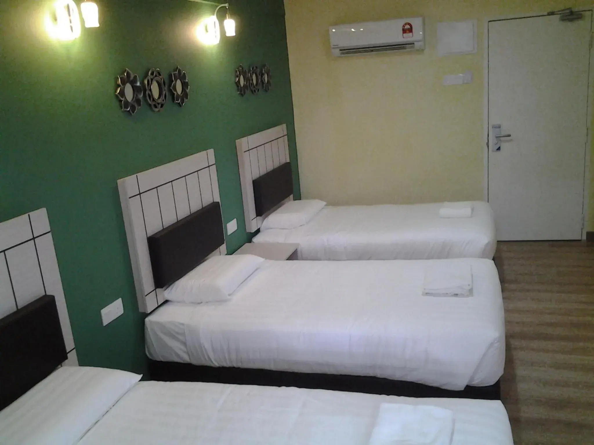 Photo of the whole room, Bed in Suria Seremban Hotel Photo of the whole room, Bed in Suria Seremban Hotel