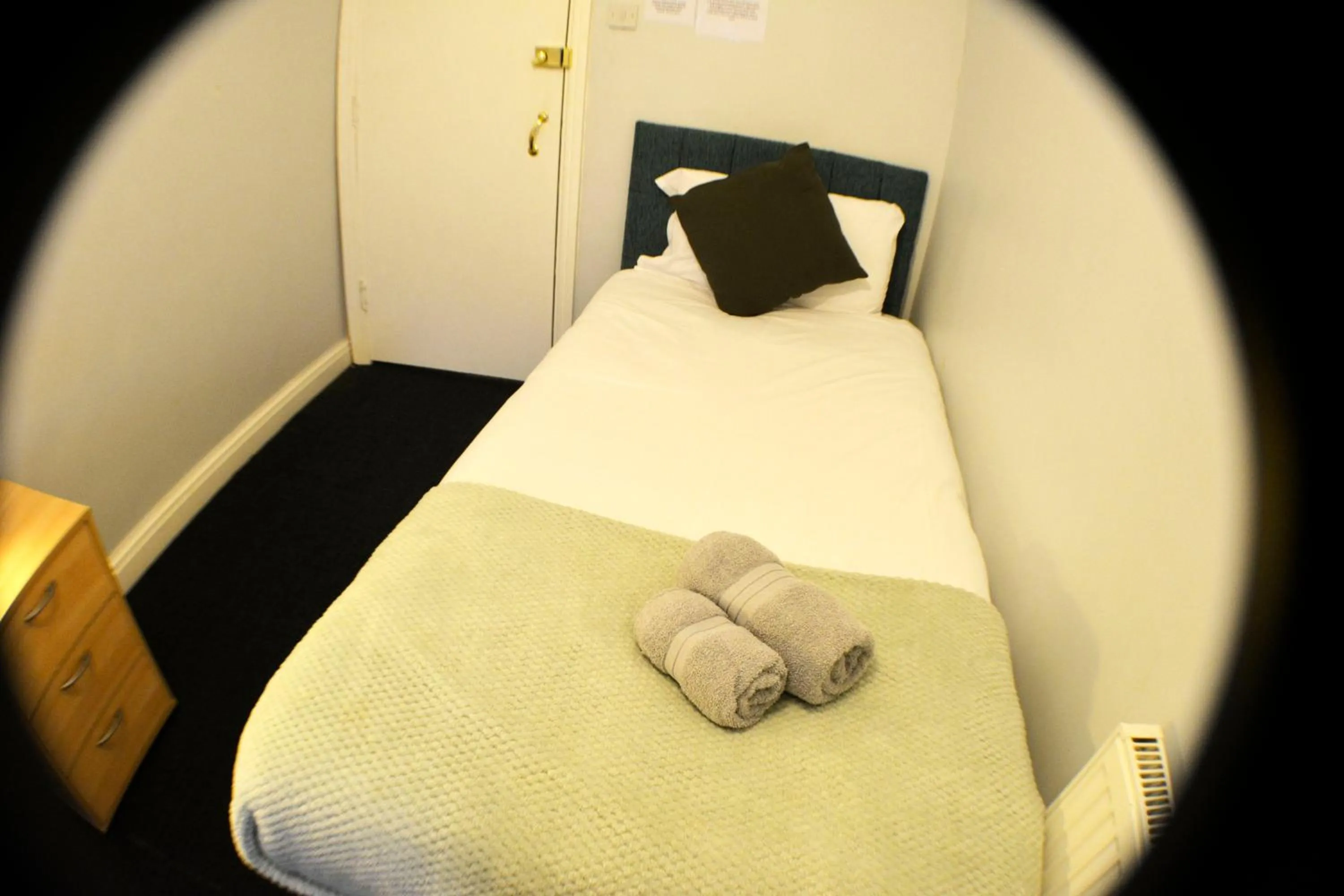 Bed in Queens Guesthouse Manchester