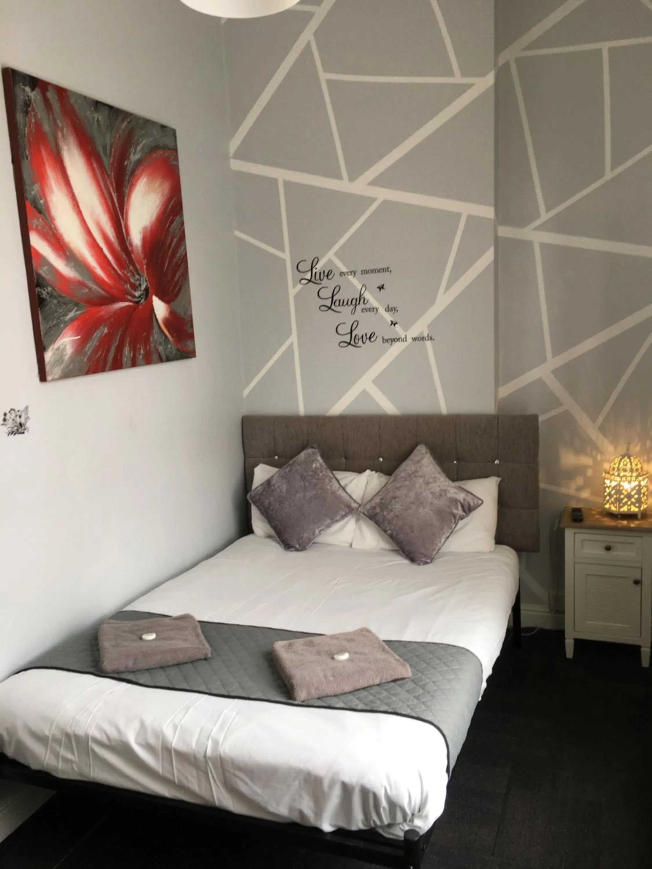 Bed in Queens Guesthouse Manchester