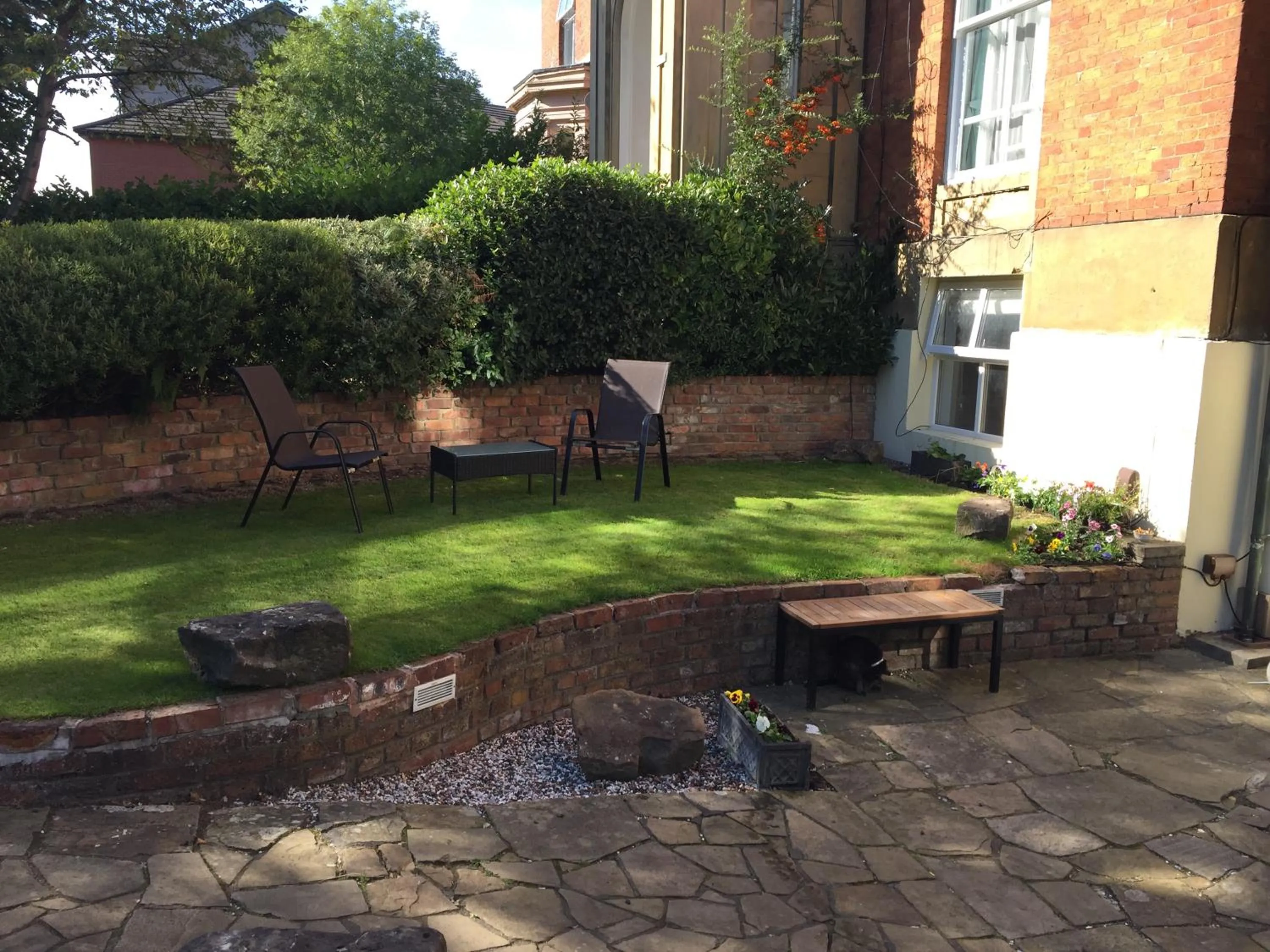 Garden in Queens Guesthouse Manchester