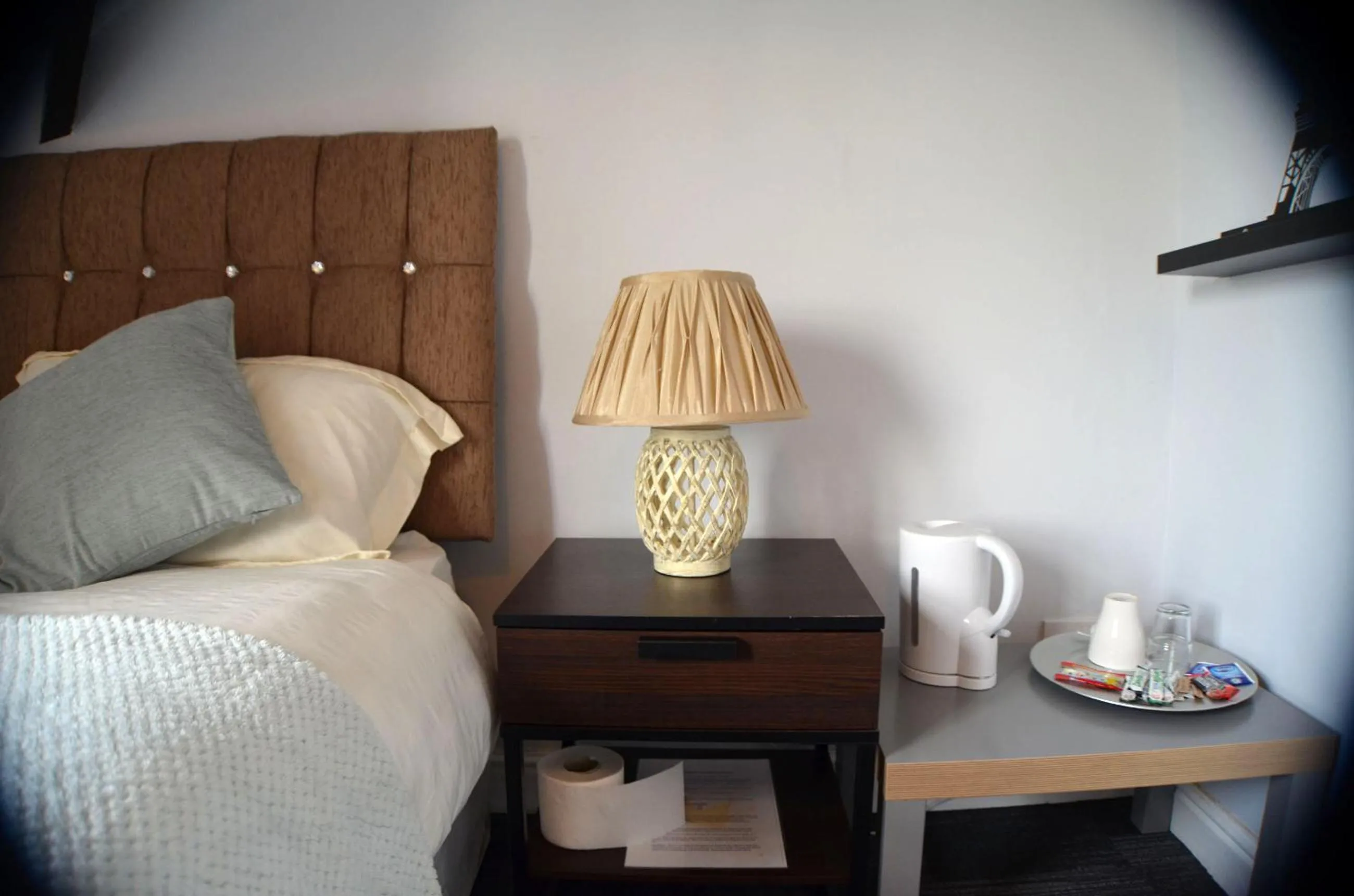 Coffee/tea facilities, Bed in Queens Guesthouse Manchester