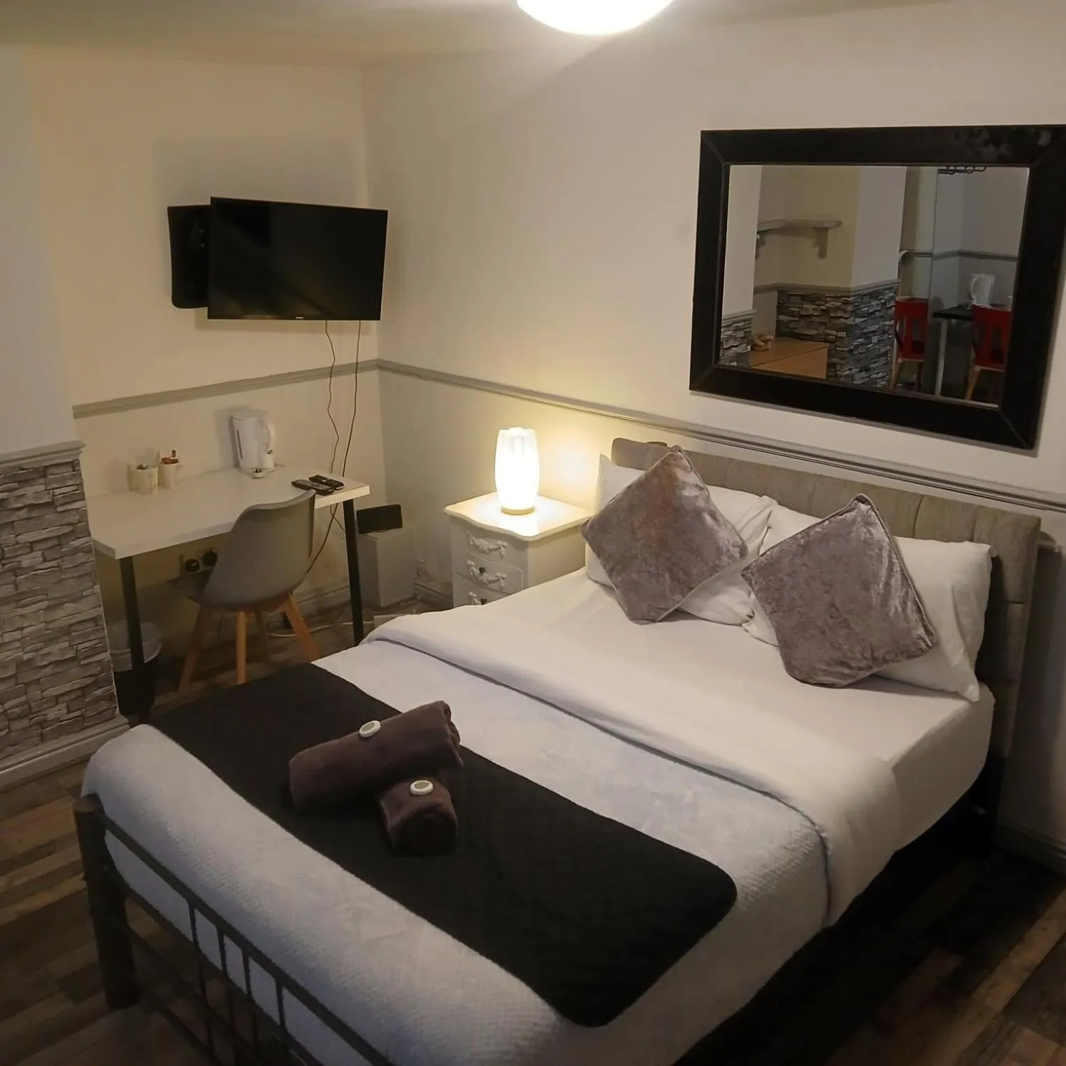 Bed in Queens Guesthouse Manchester