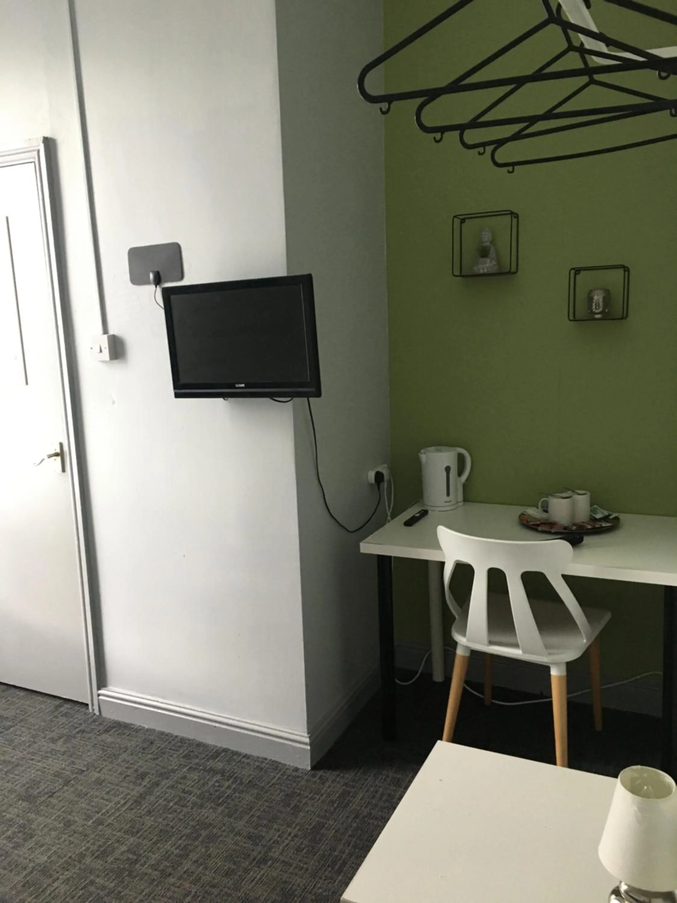 hair dresser in Queens Guesthouse Manchester