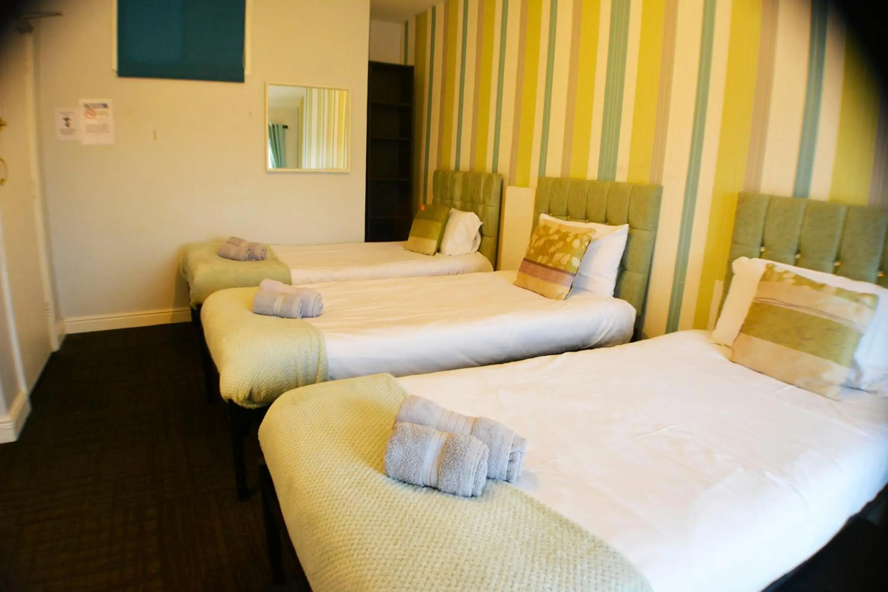 Comfort Triple Room in Queens Guesthouse Manchester Comfort Triple Room in Queens Guesthouse Manchester