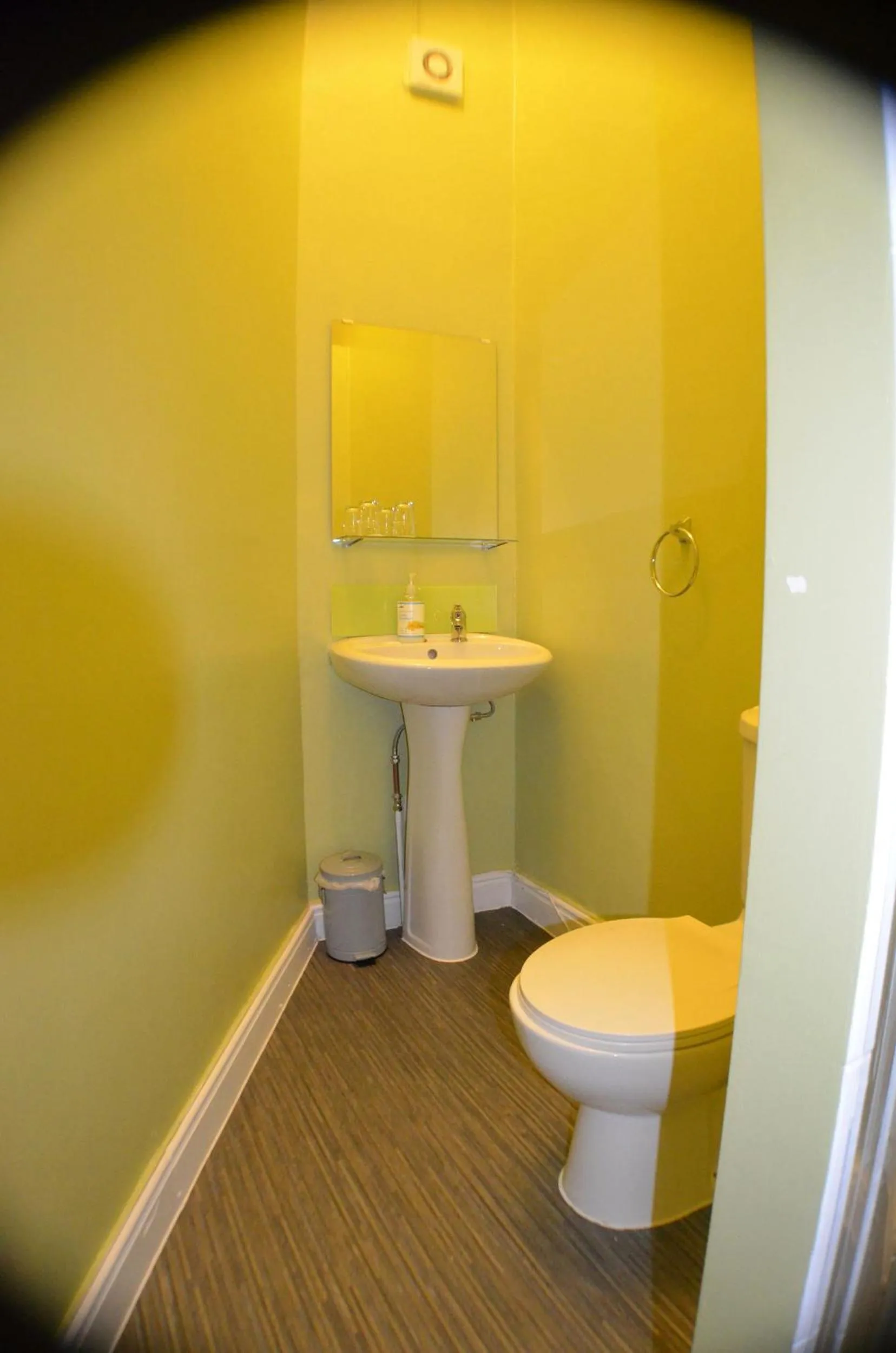 Bathroom in Queens Guesthouse Manchester