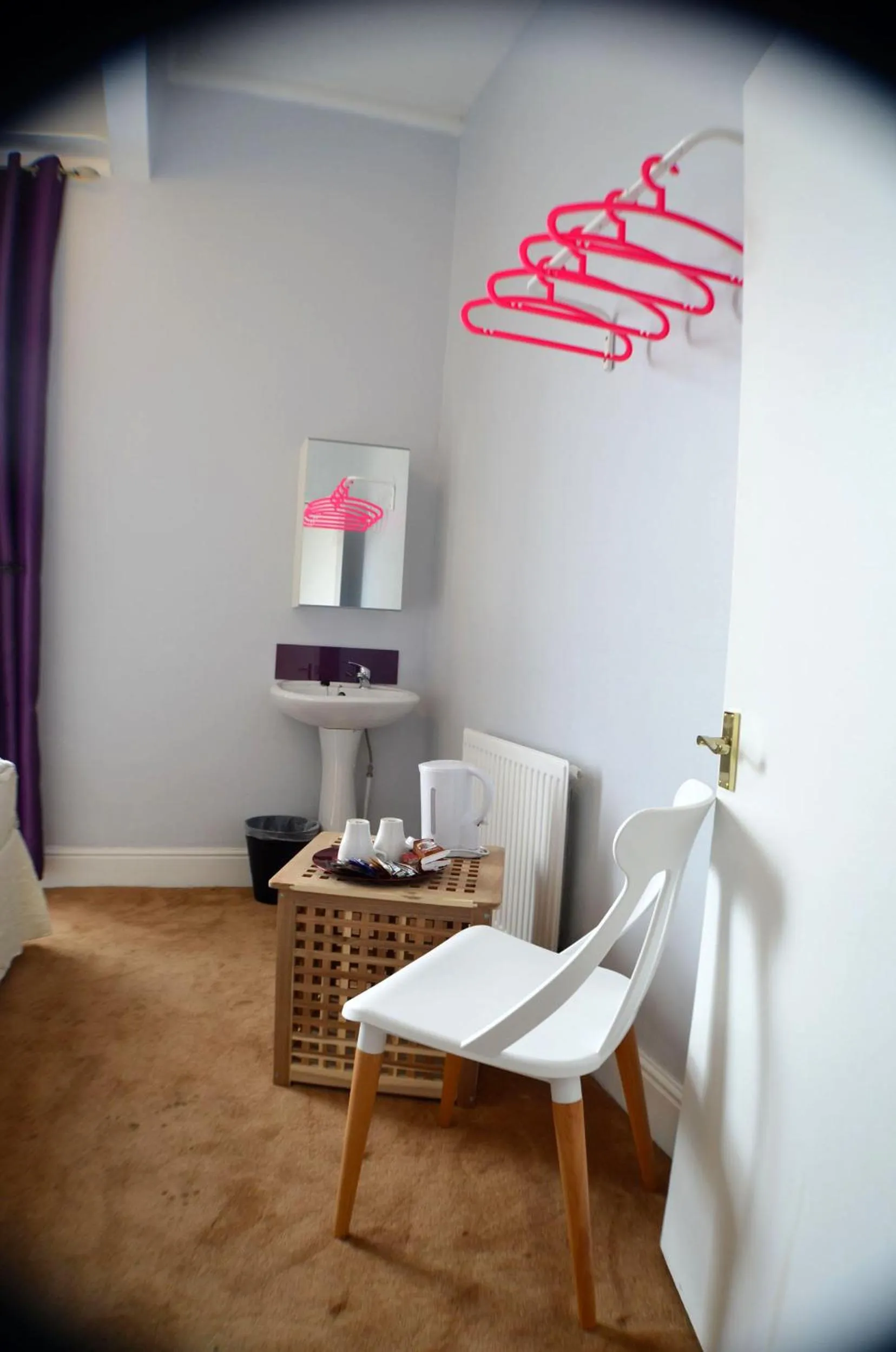 Coffee/tea facilities in Queens Guesthouse Manchester