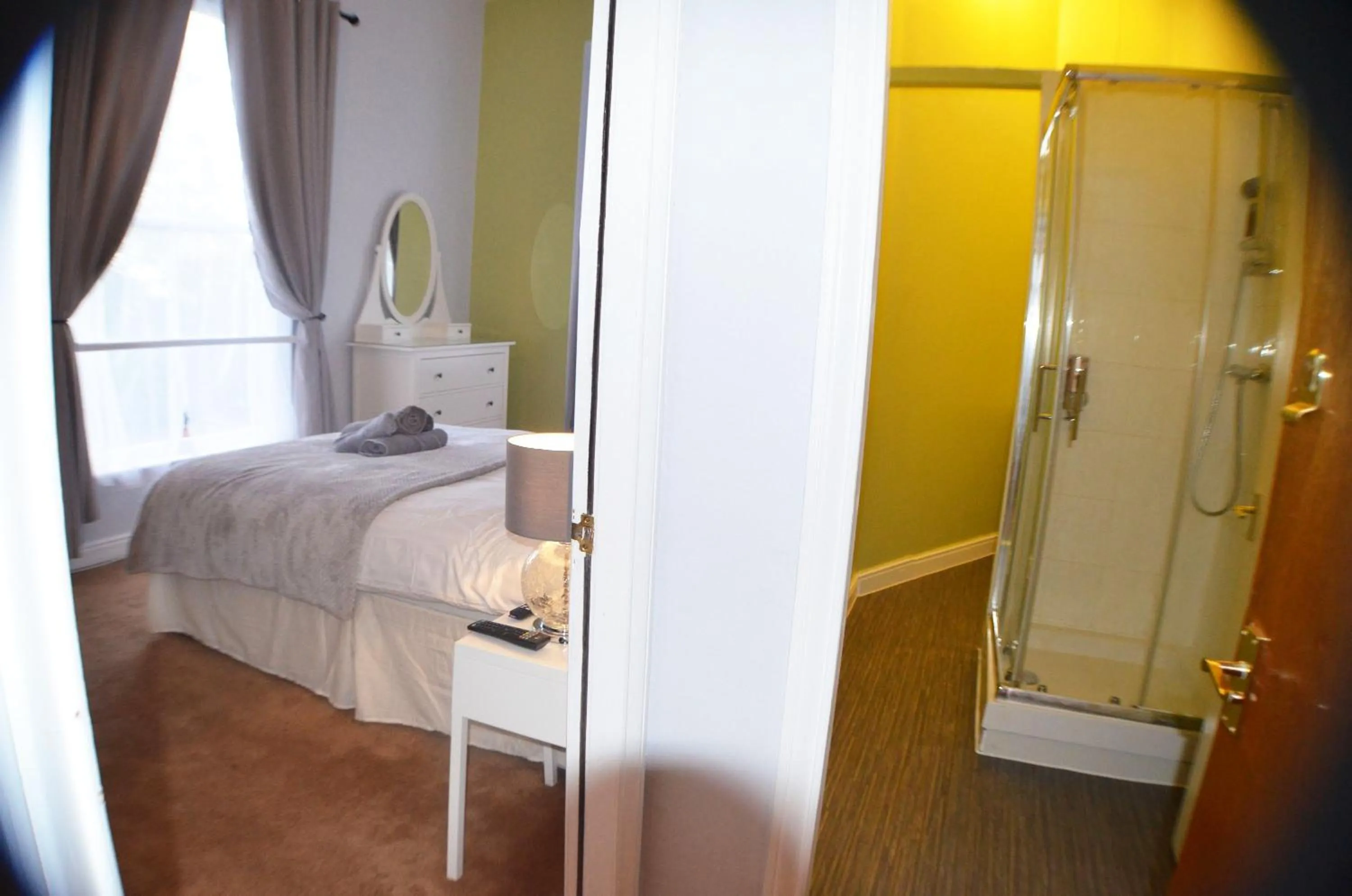 Bedroom, Bed in Queens Guesthouse Manchester