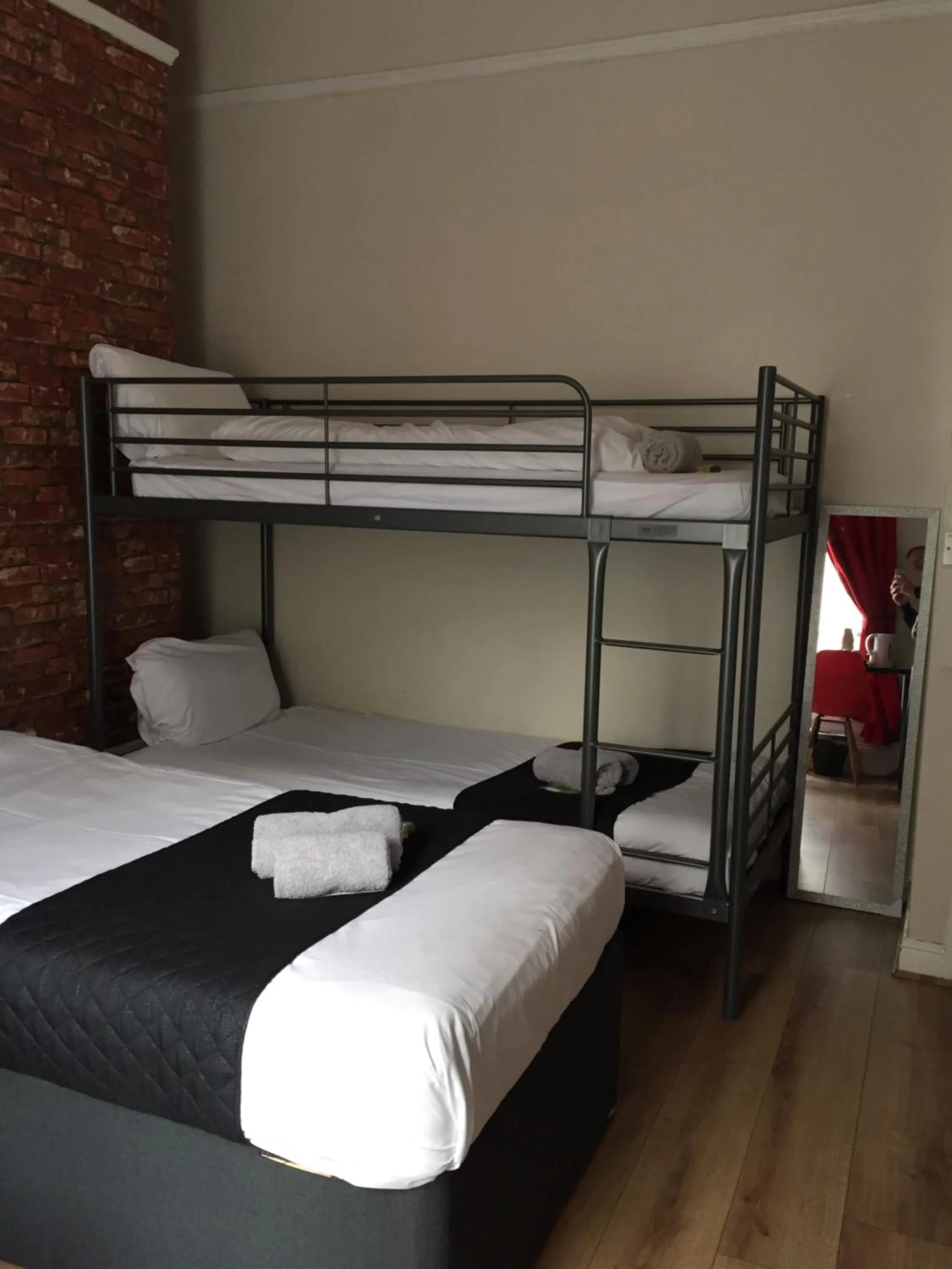 bunk bed, Bed in Queens Guesthouse Manchester