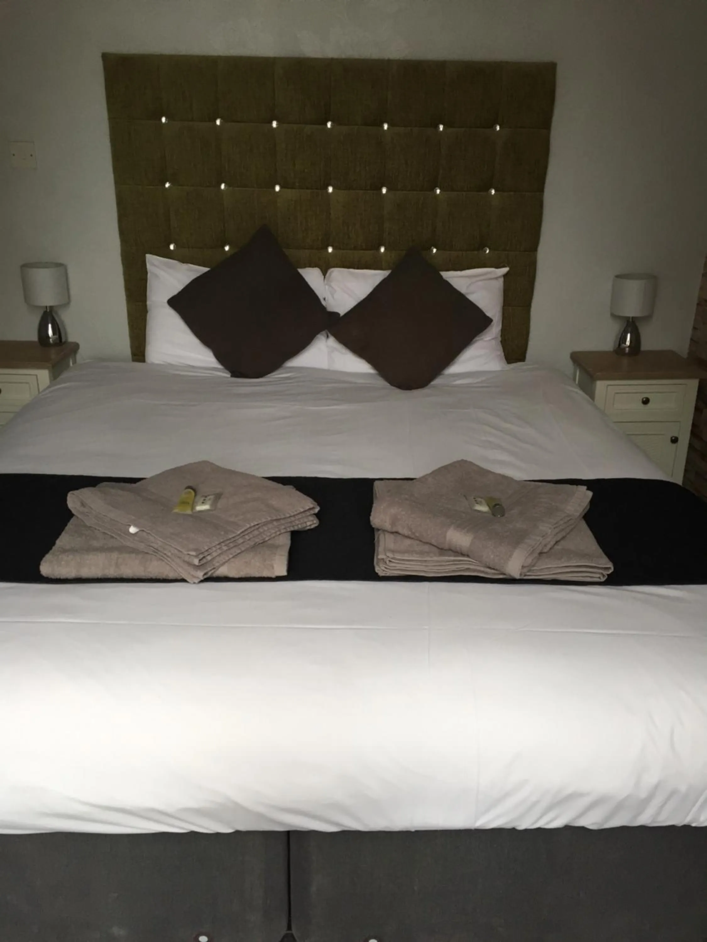 Bed in Queens Guesthouse Manchester