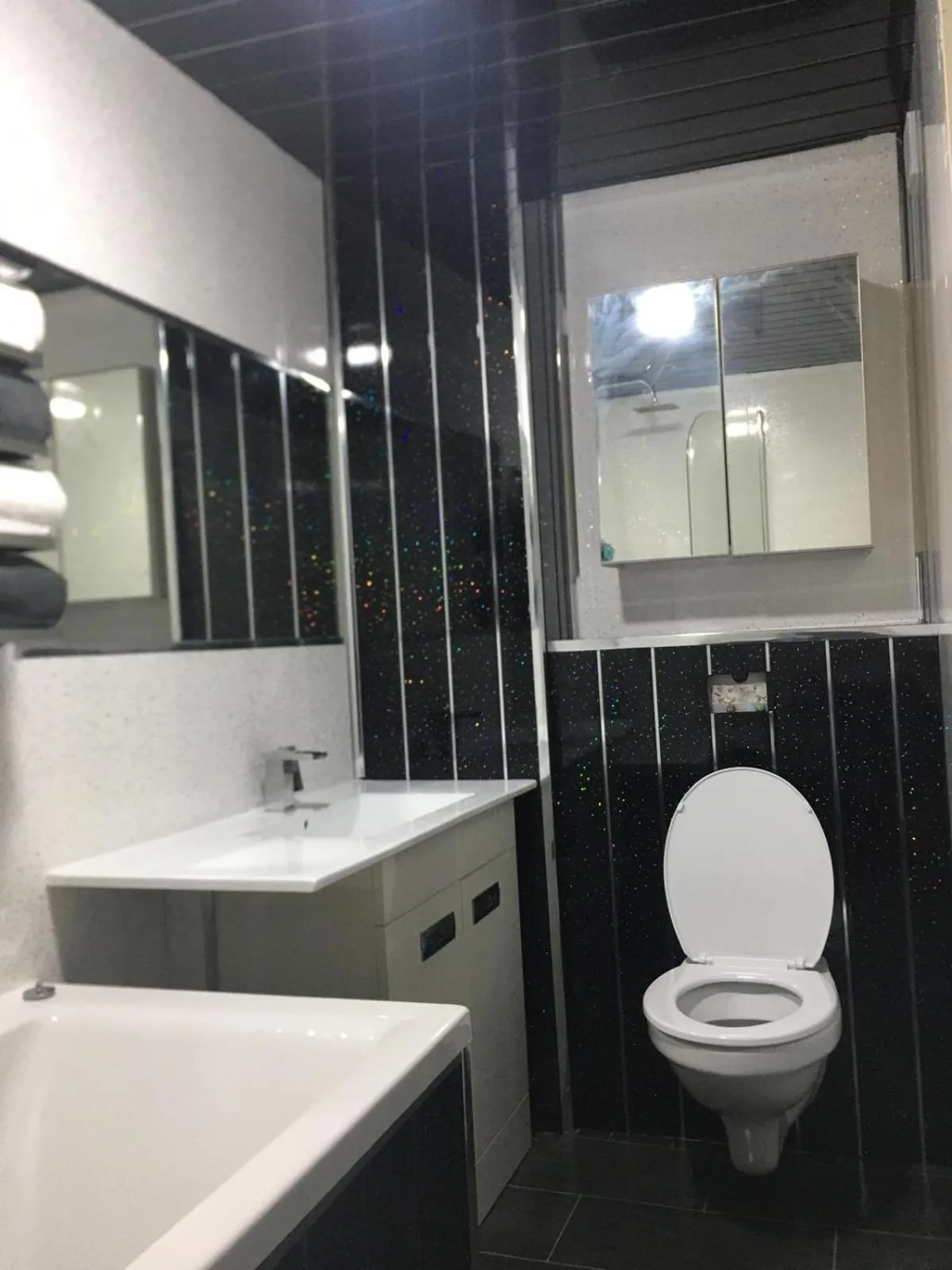 Bathroom in Queens Guesthouse Manchester