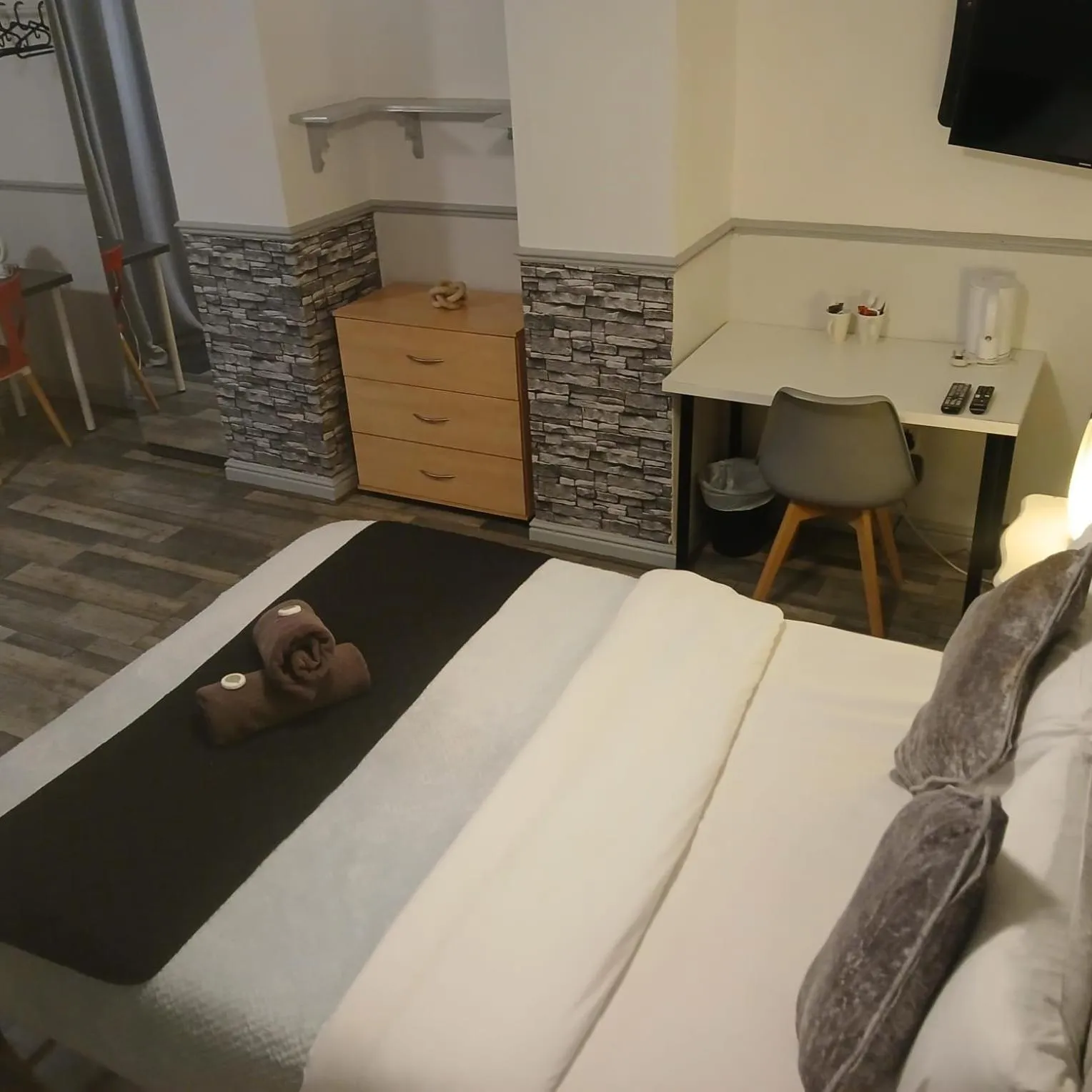 Bedroom, Bed in Queens Guesthouse Manchester