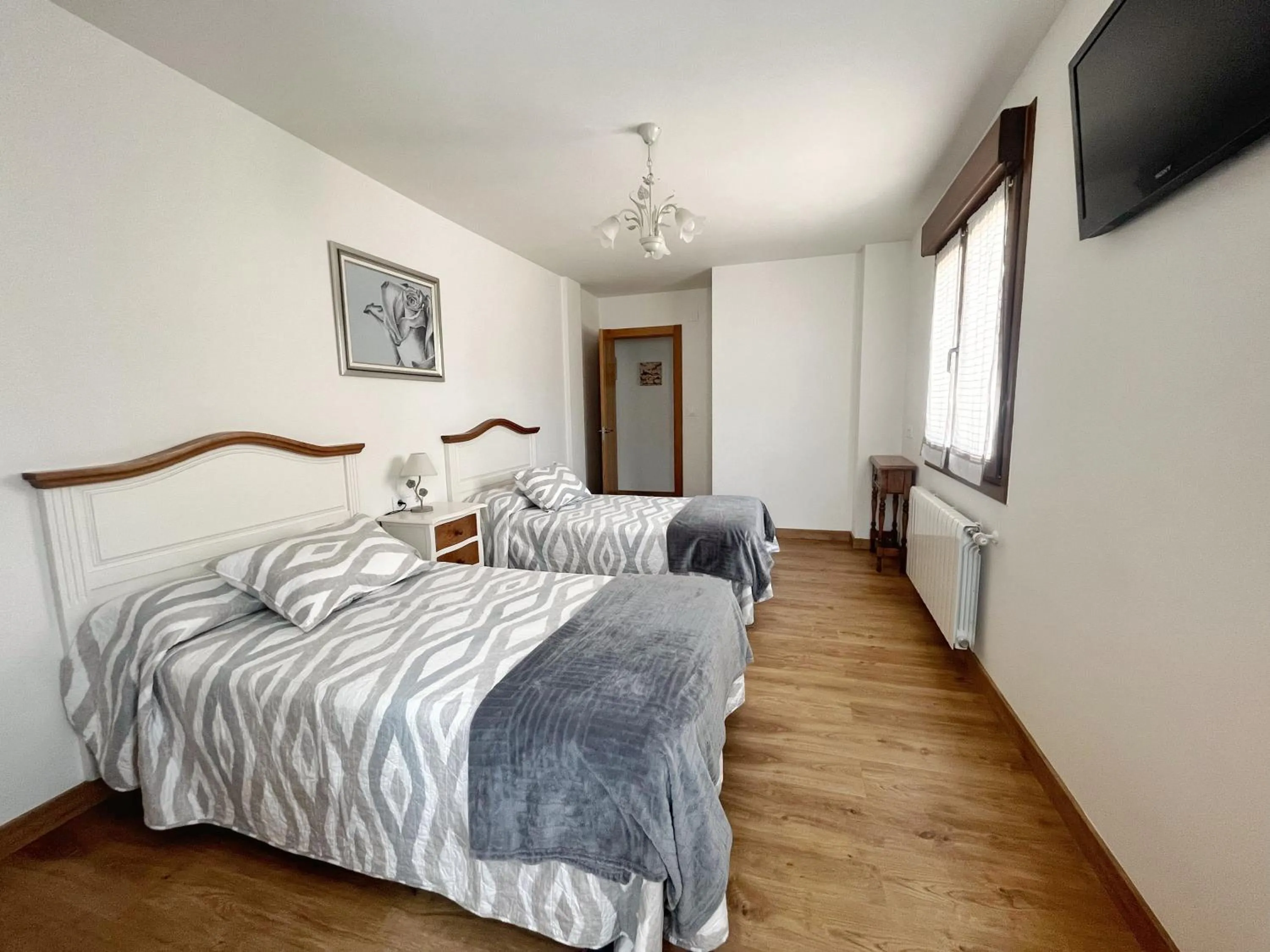 TV and multimedia, Bed in Apartamentos Valbuena