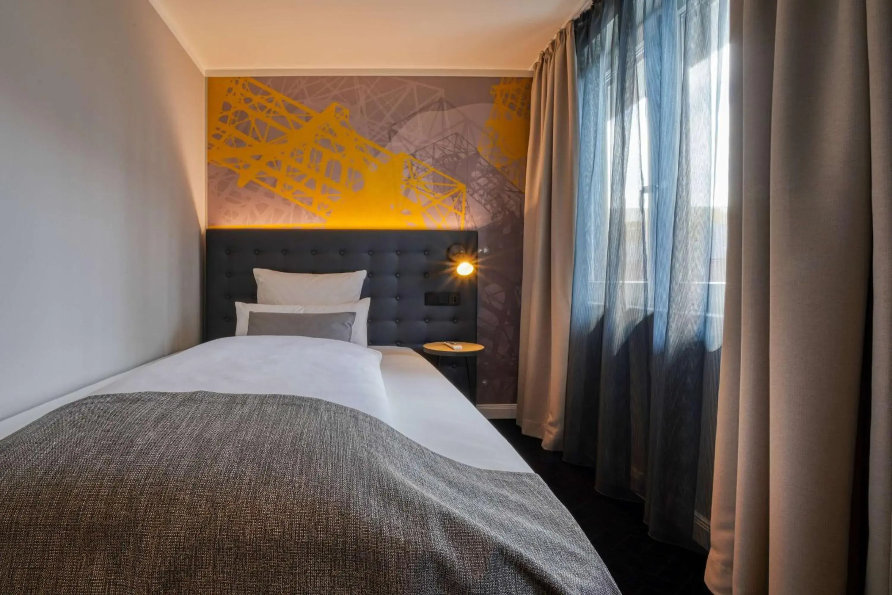 Photo of the whole room, Bed in Vienna House Easy by Wyndham Dortmund City Photo of the whole room, Bed in Vienna House Easy by Wyndham Dortmund City