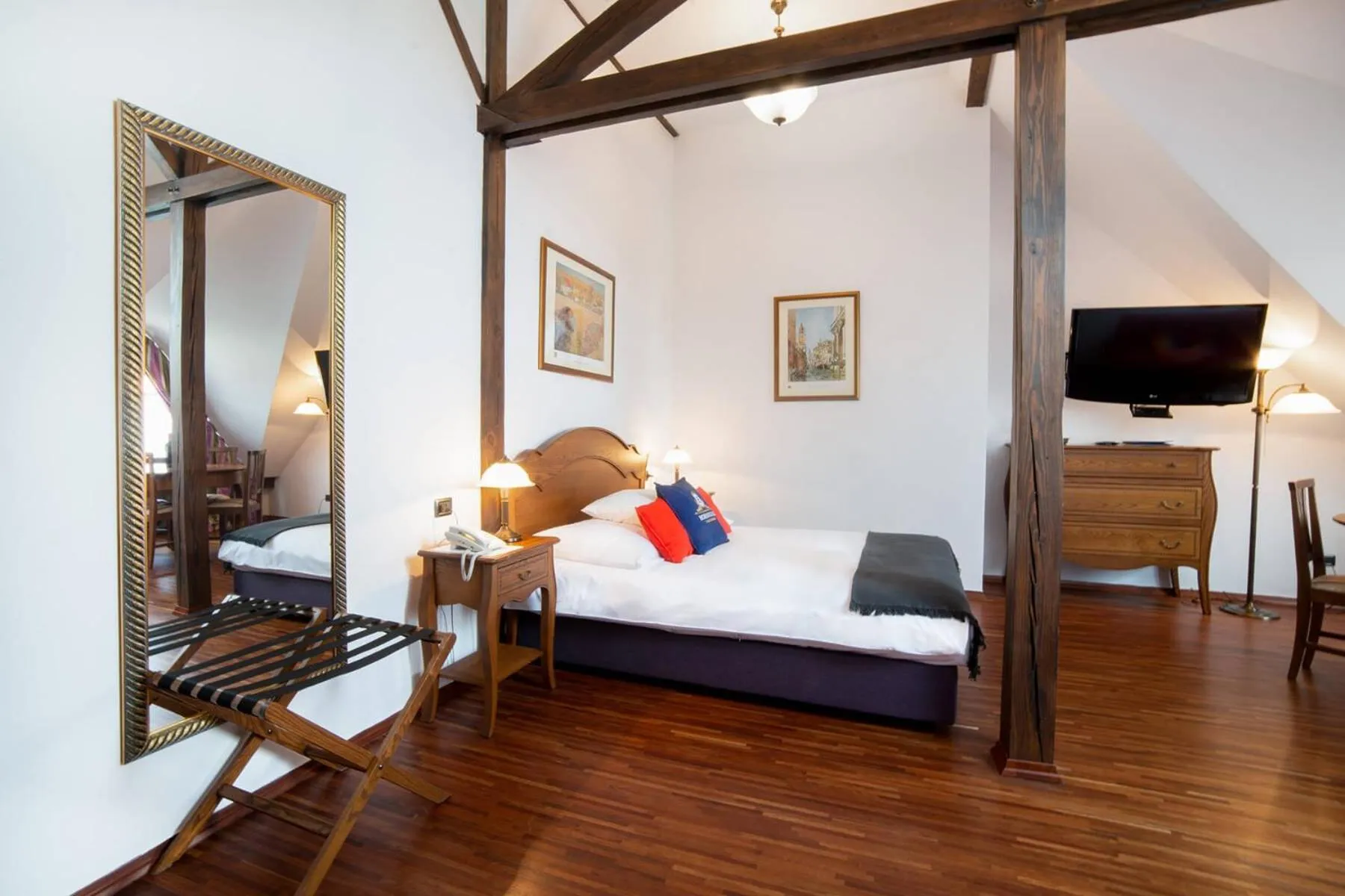 Photo of the whole room, Bed in Aparthotel Hornigold "W Zielonej Kamienicy"