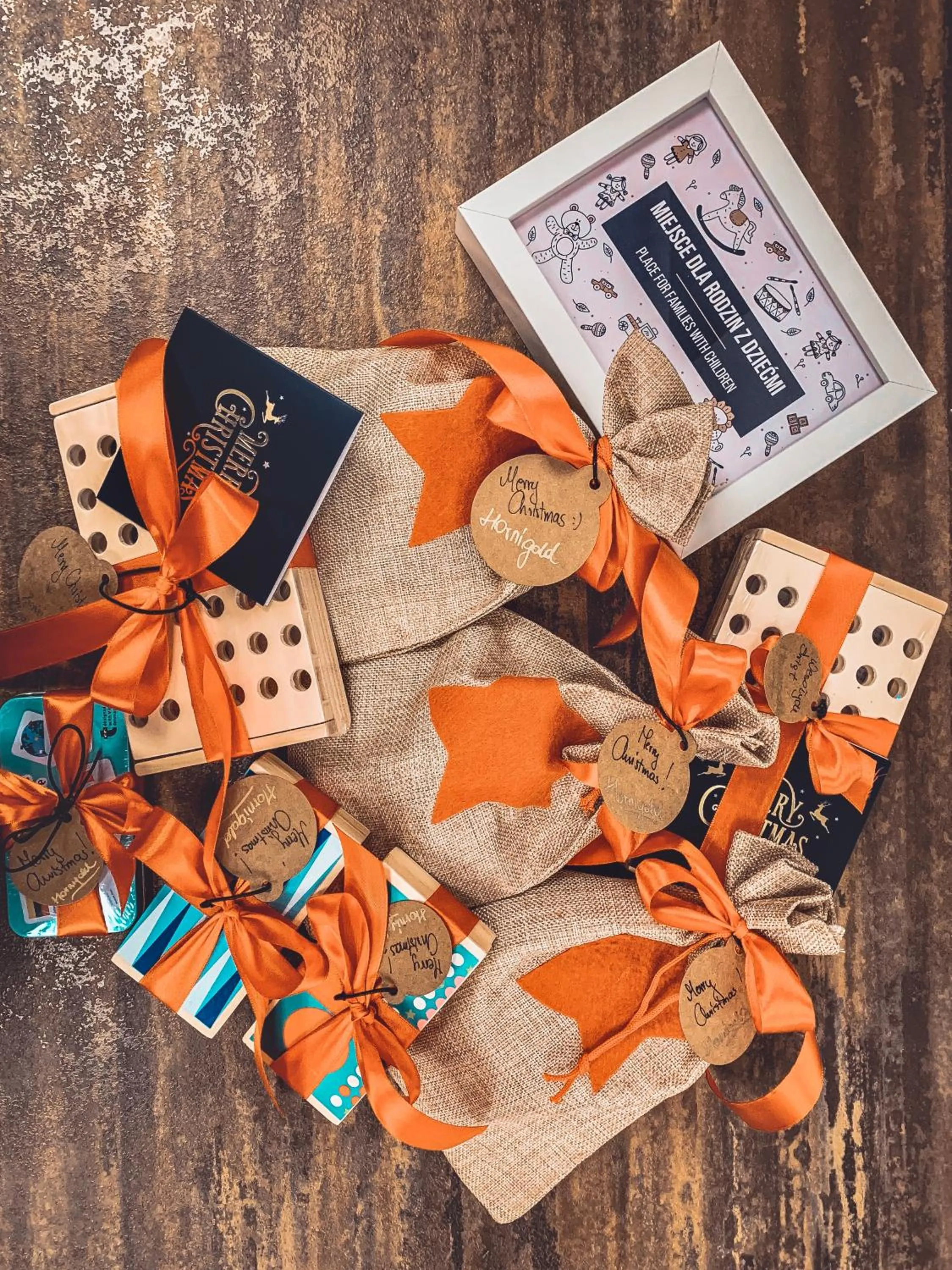 Property logo or sign in Aparthotel Hornigold "W Zielonej Kamienicy"