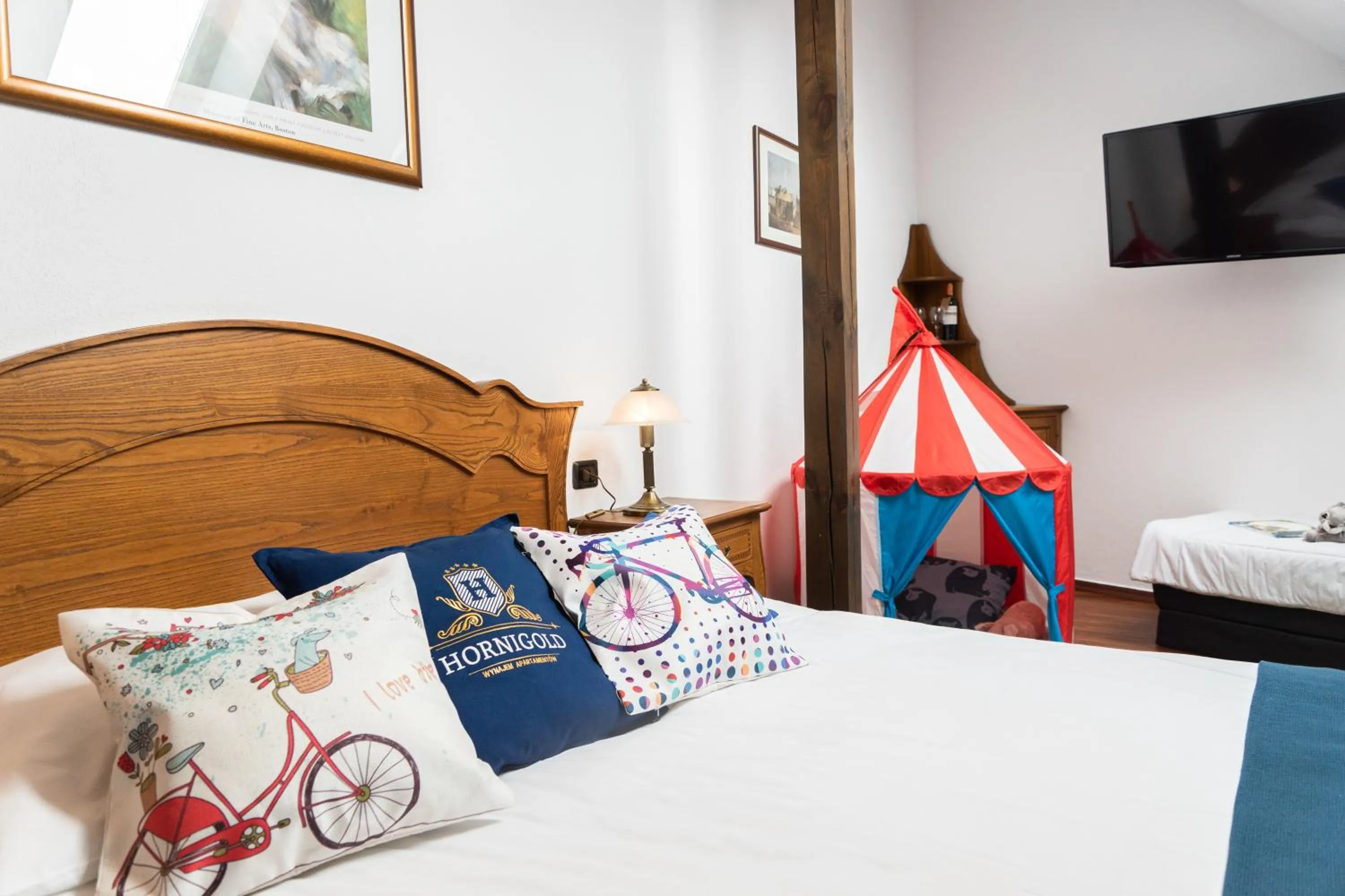 Seating area, Bed in Aparthotel Hornigold "W Zielonej Kamienicy"