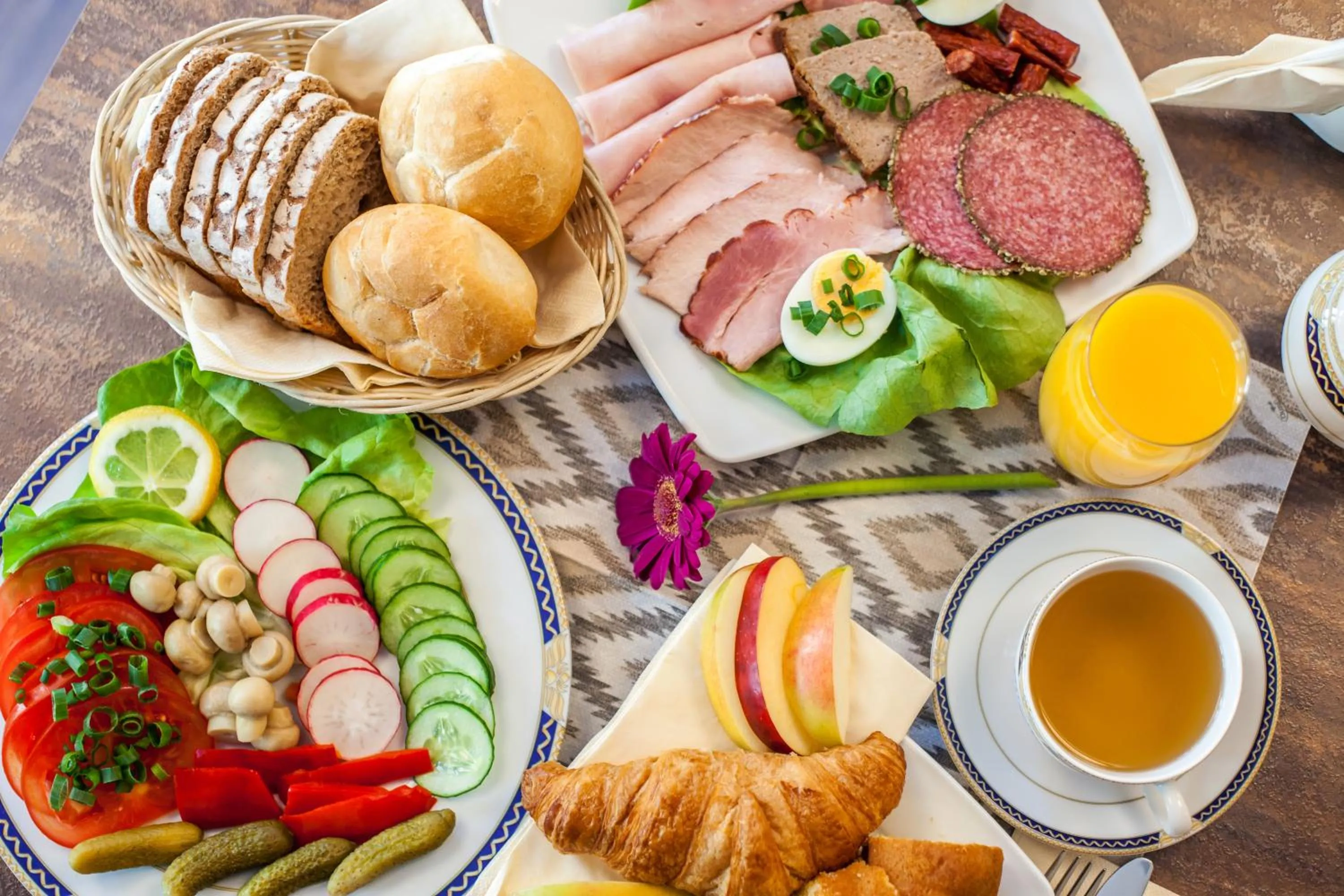 Continental breakfast in Aparthotel Hornigold "W Zielonej Kamienicy"