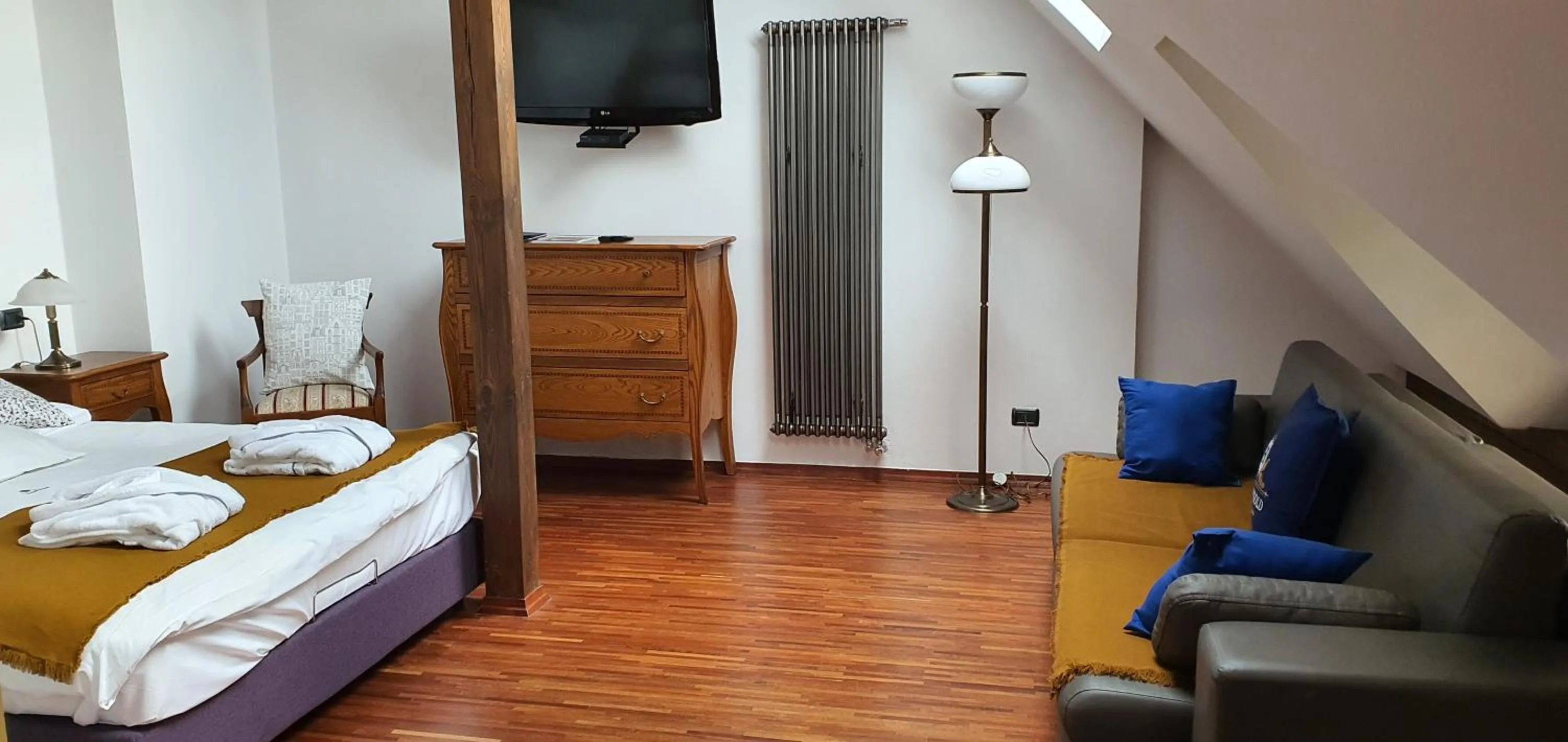 Photo of the whole room, Bed in Aparthotel Hornigold "W Zielonej Kamienicy"