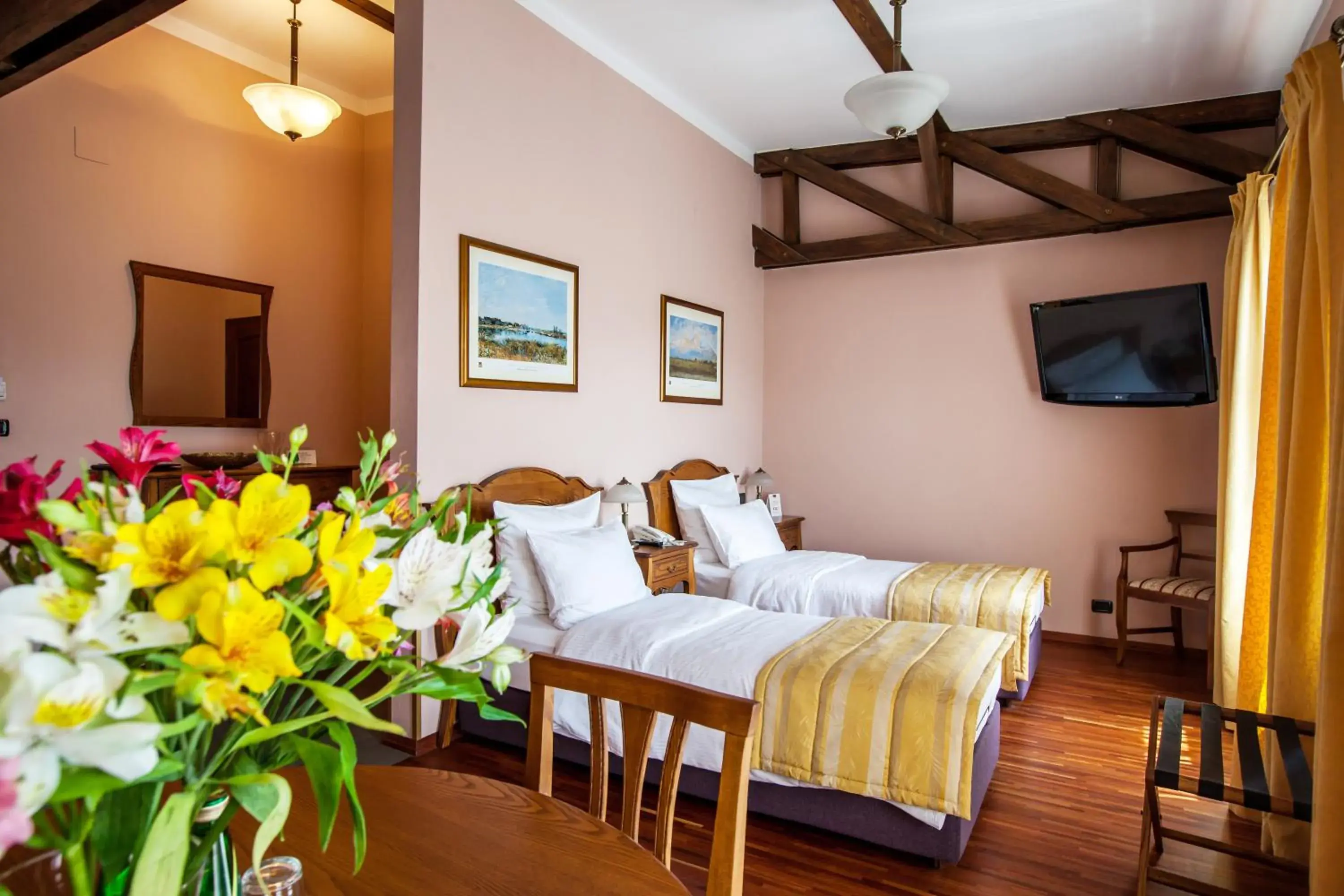 Deluxe Premium Double or Twin Room in Aparthotel Hornigold "W Zielonej Kamienicy" Deluxe Premium Double or Twin Room in Aparthotel Hornigold "W Zielonej Kamienicy"