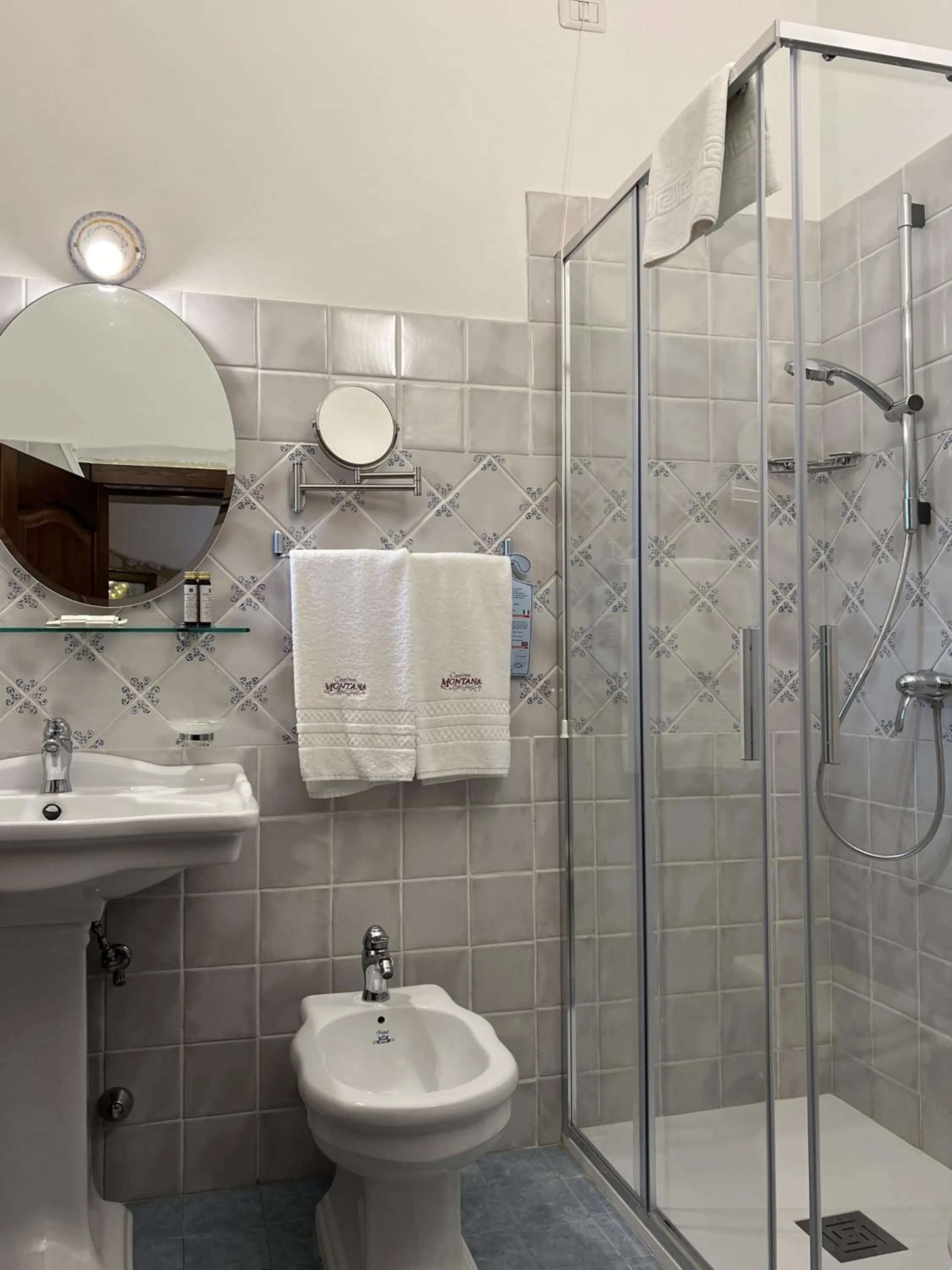 Bathroom in Masseria Casina Montana