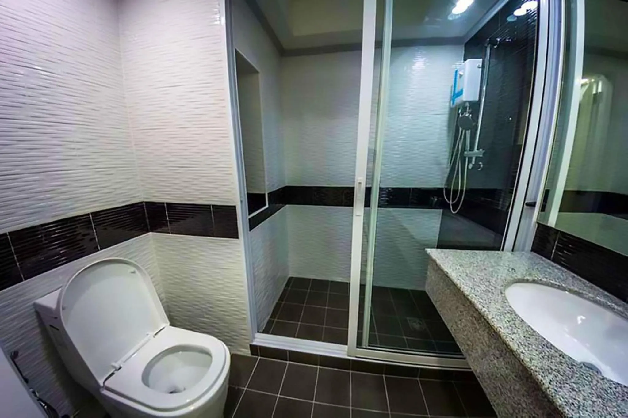 Toilet in Tropical Garden Studio