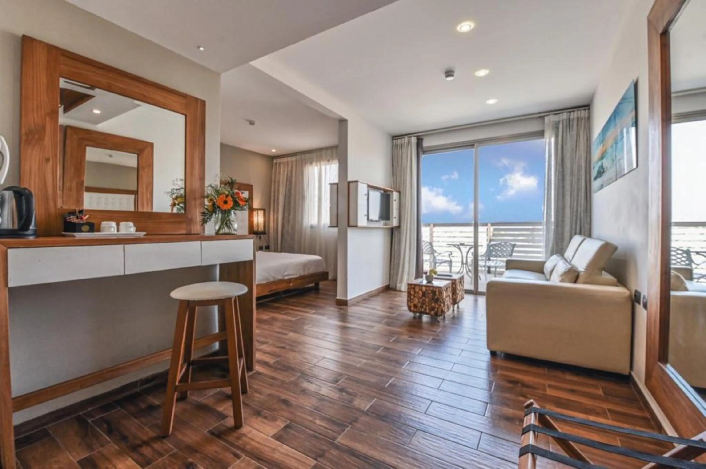 Coffee/tea facilities in Yarden Estate Hotel