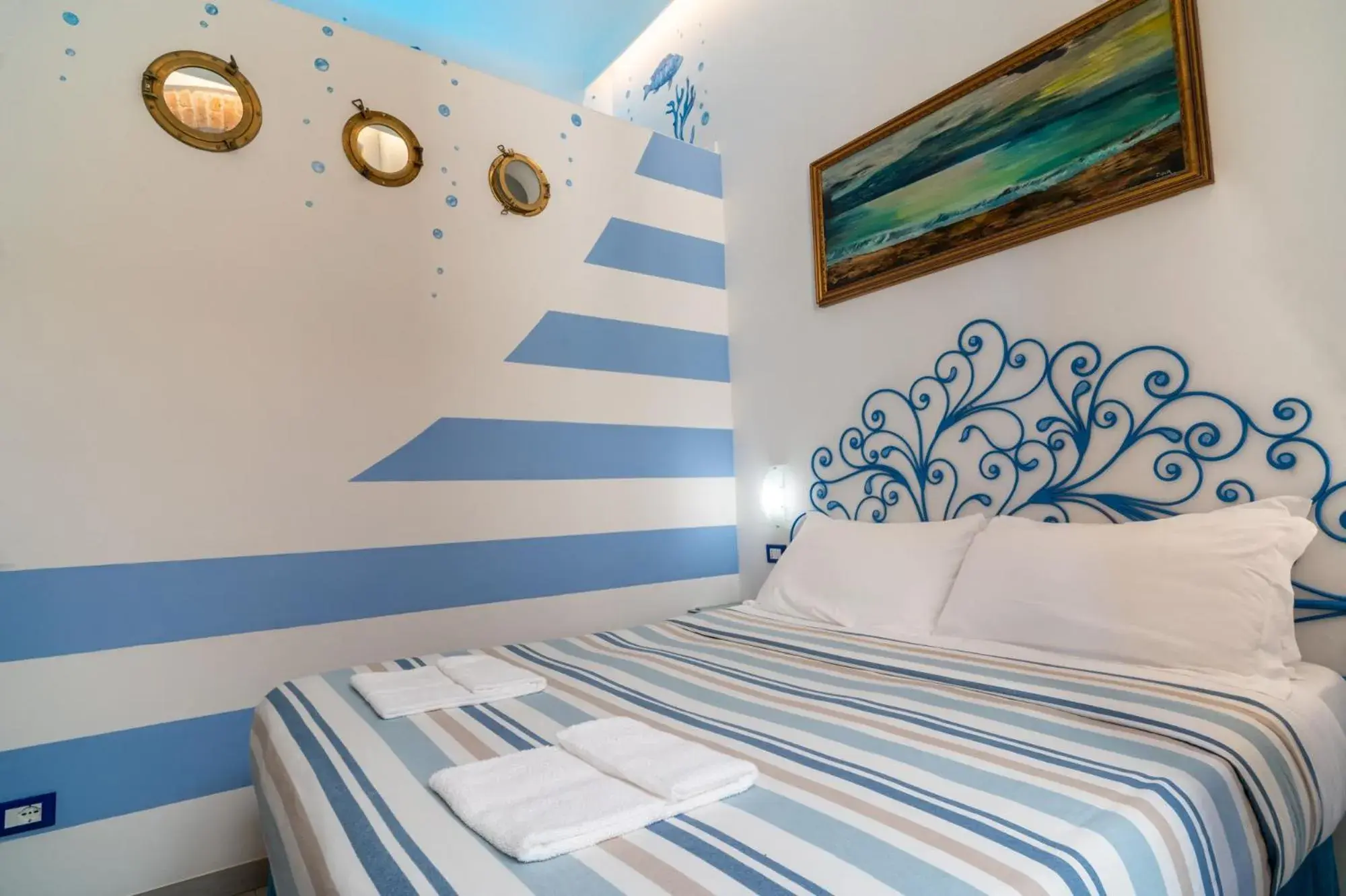 Double or Twin Room with Private Bathroom - single occupancy in Teresa Rooms & Suites Double or Twin Room with Private Bathroom - single occupancy in Teresa Rooms & Suites