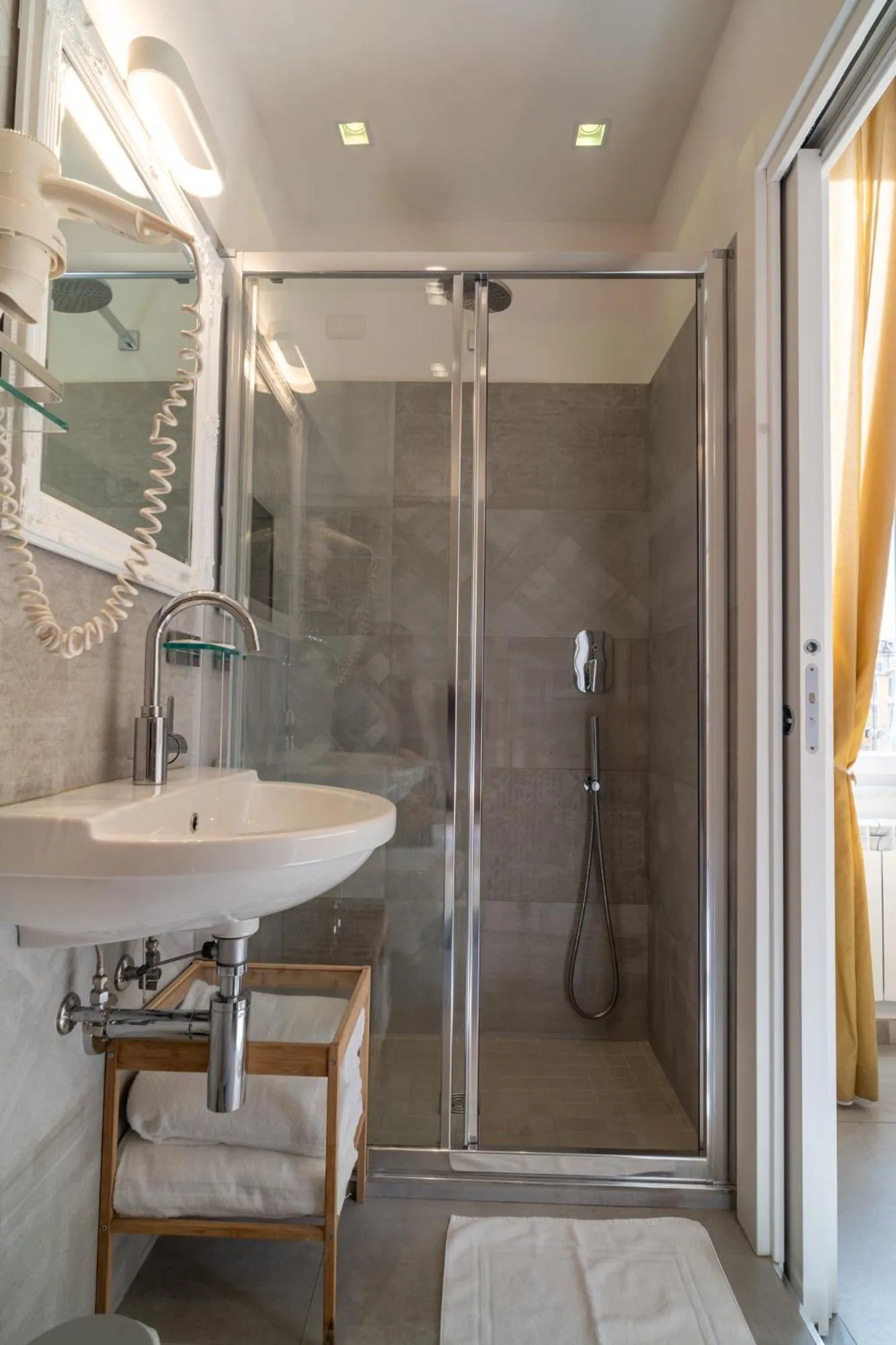 Teresa Rooms & Suites