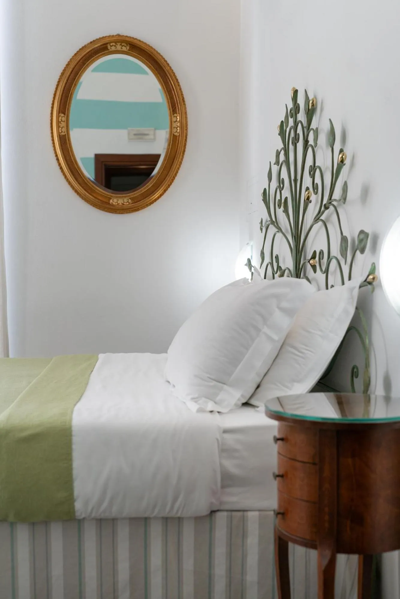 Bed in Teresa Rooms & Suites