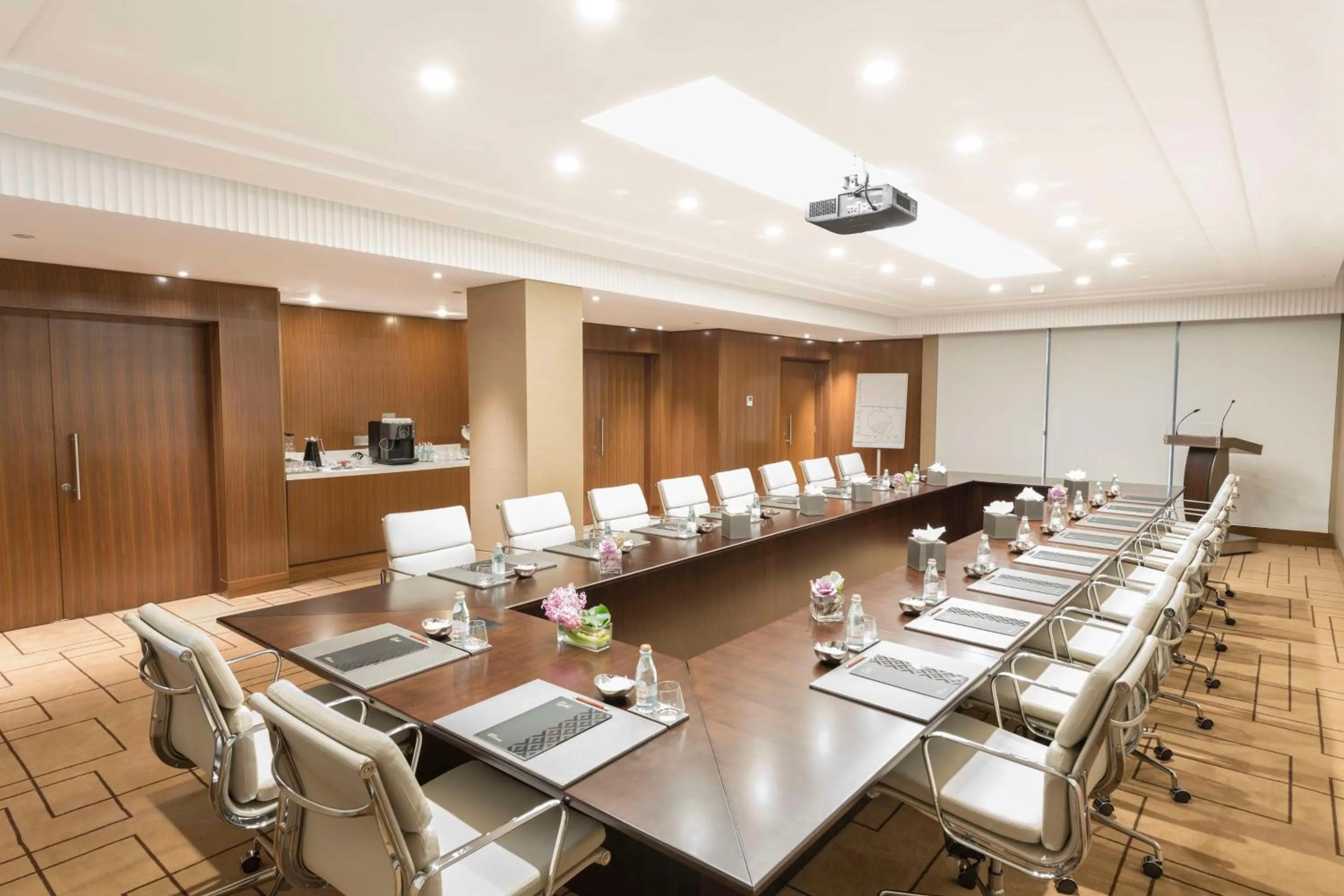 Meeting/conference room in The Hotel Galleria Jeddah, Curio Collection by Hilton