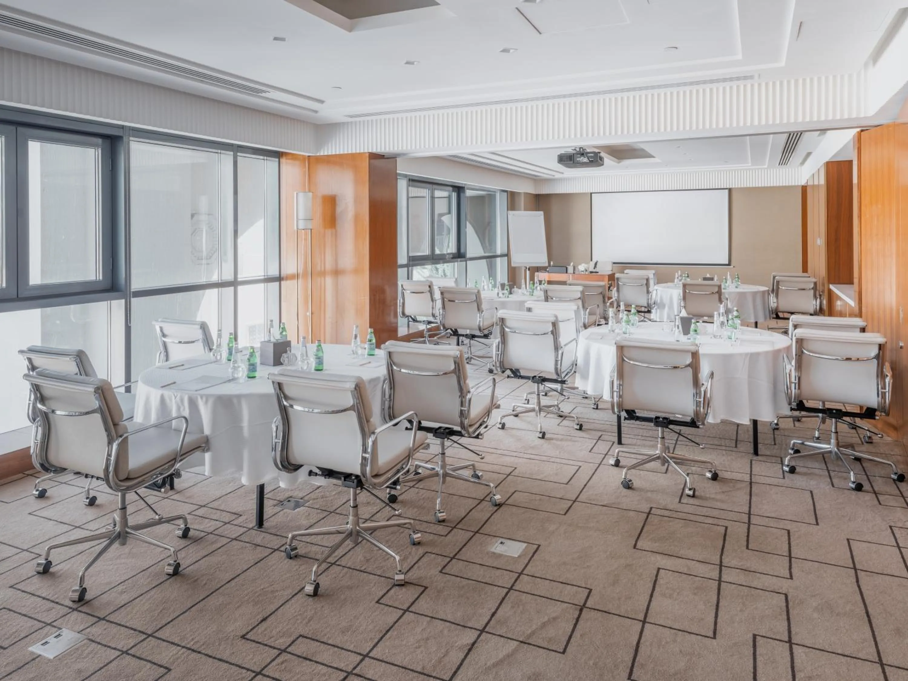 Meeting/conference room in The Hotel Galleria Jeddah, Curio Collection by Hilton
