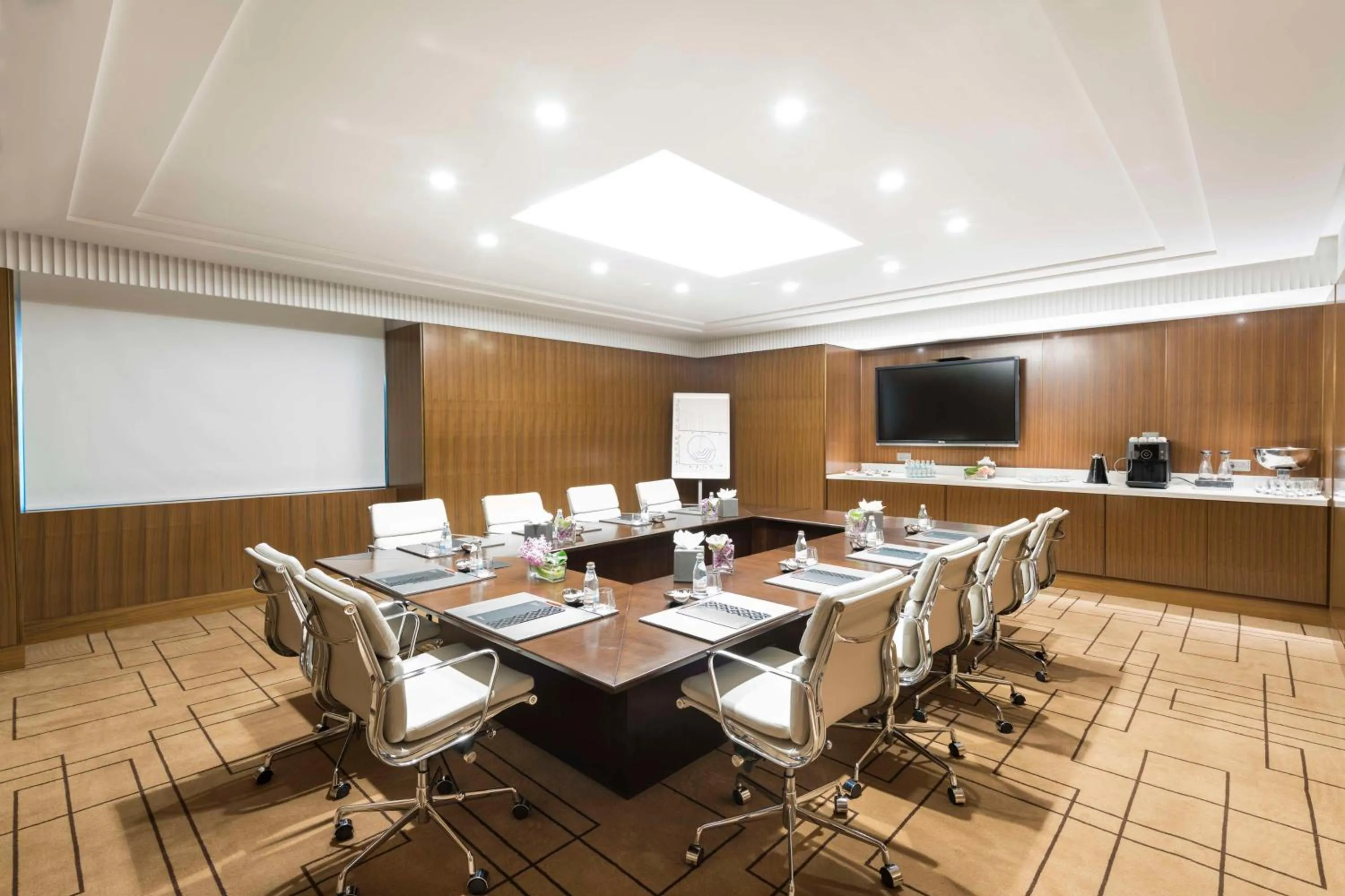 Meeting/conference room in The Hotel Galleria Jeddah, Curio Collection by Hilton