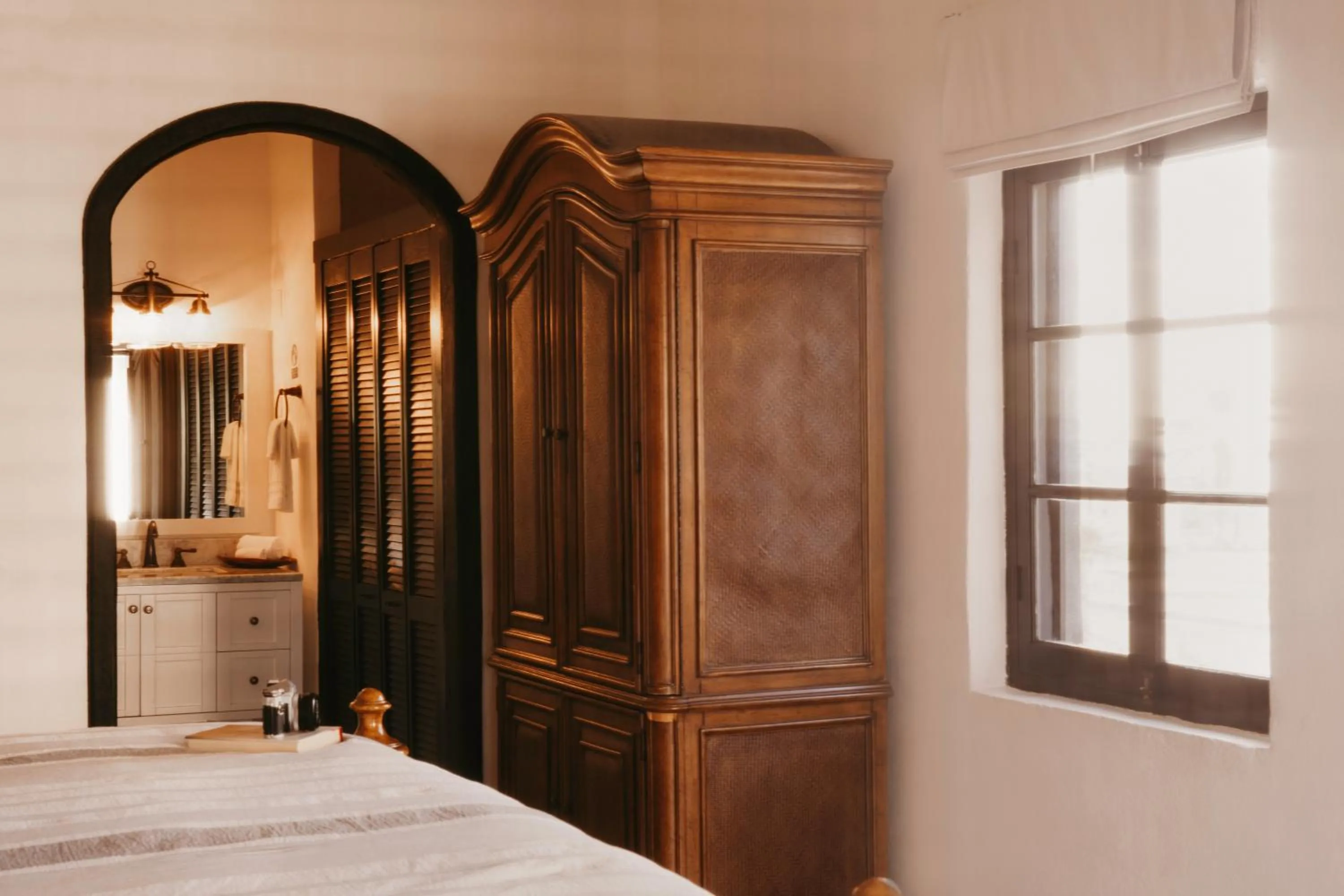 TV and multimedia, Bed in La Marina Inn