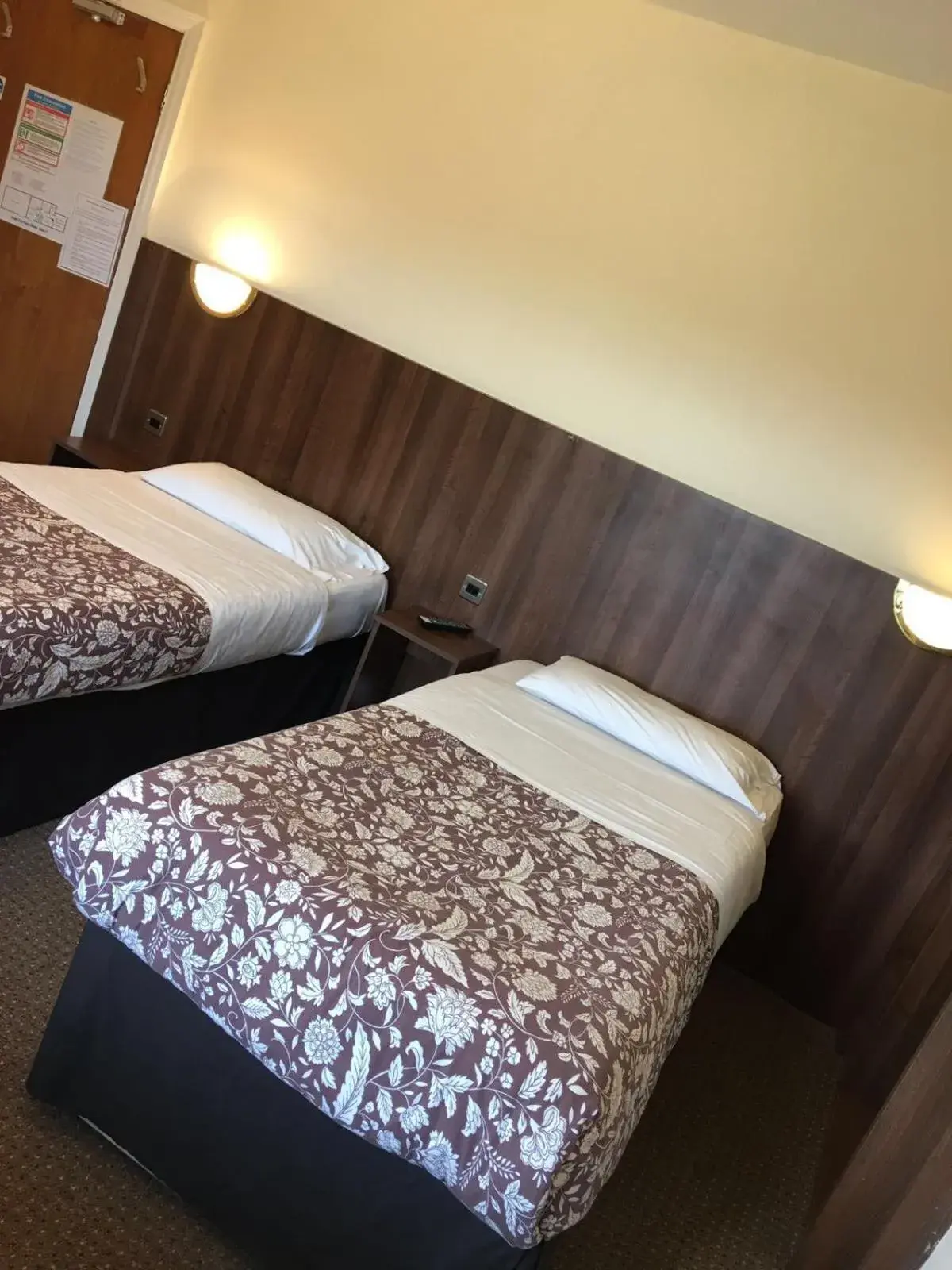Triple Room with ensuite in South Fork Guest House Triple Room with ensuite in South Fork Guest House