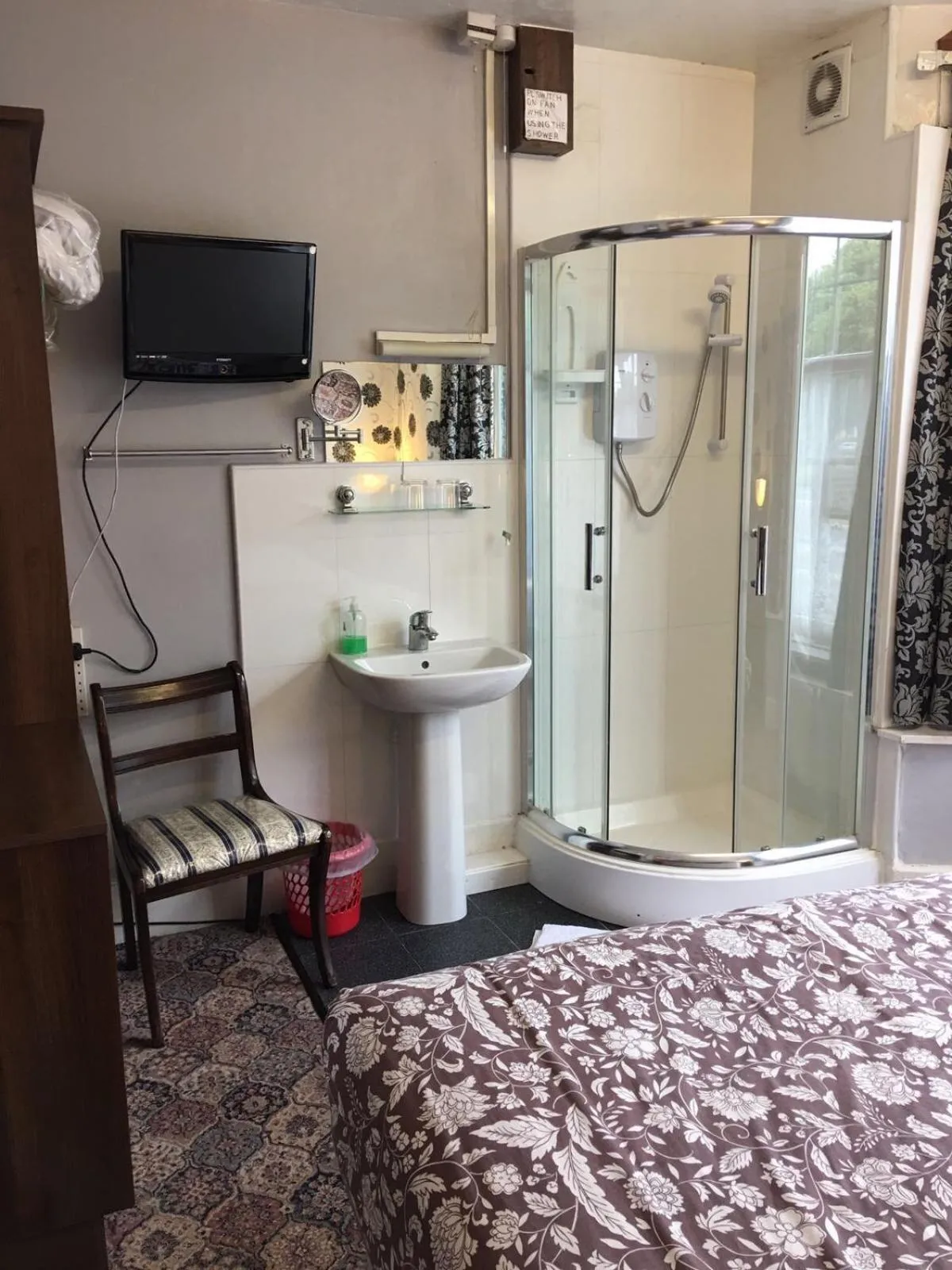 Bed in South Fork Guest House