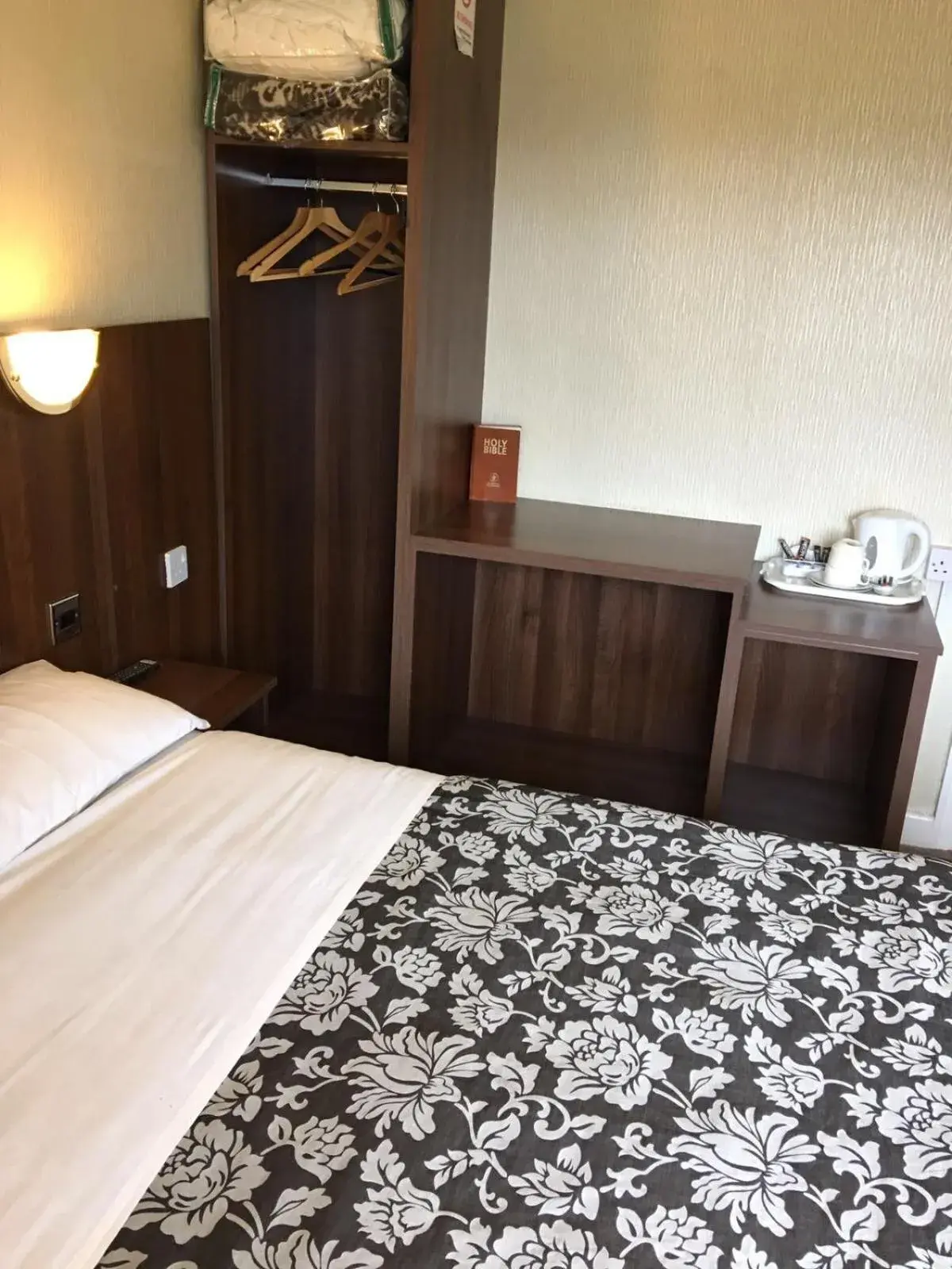 Double Room with Shared Bathroom in South Fork Guest House Double Room with Shared Bathroom in South Fork Guest House