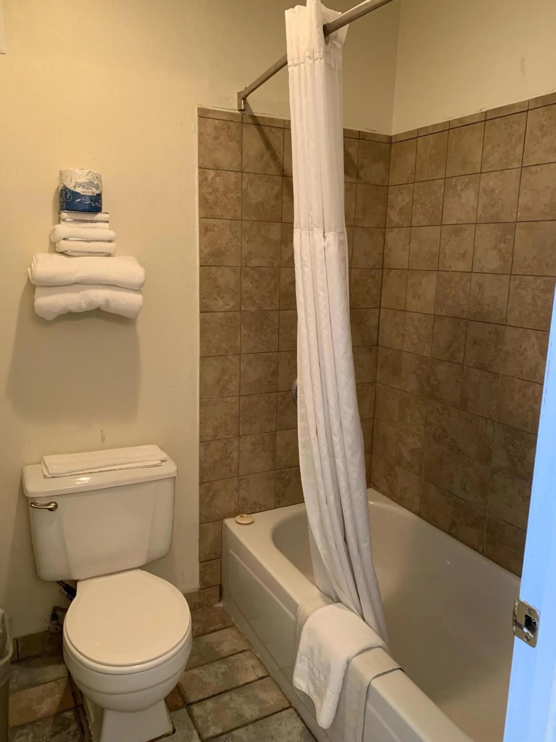 Shower in Hotel Nevada & Gambling Hall