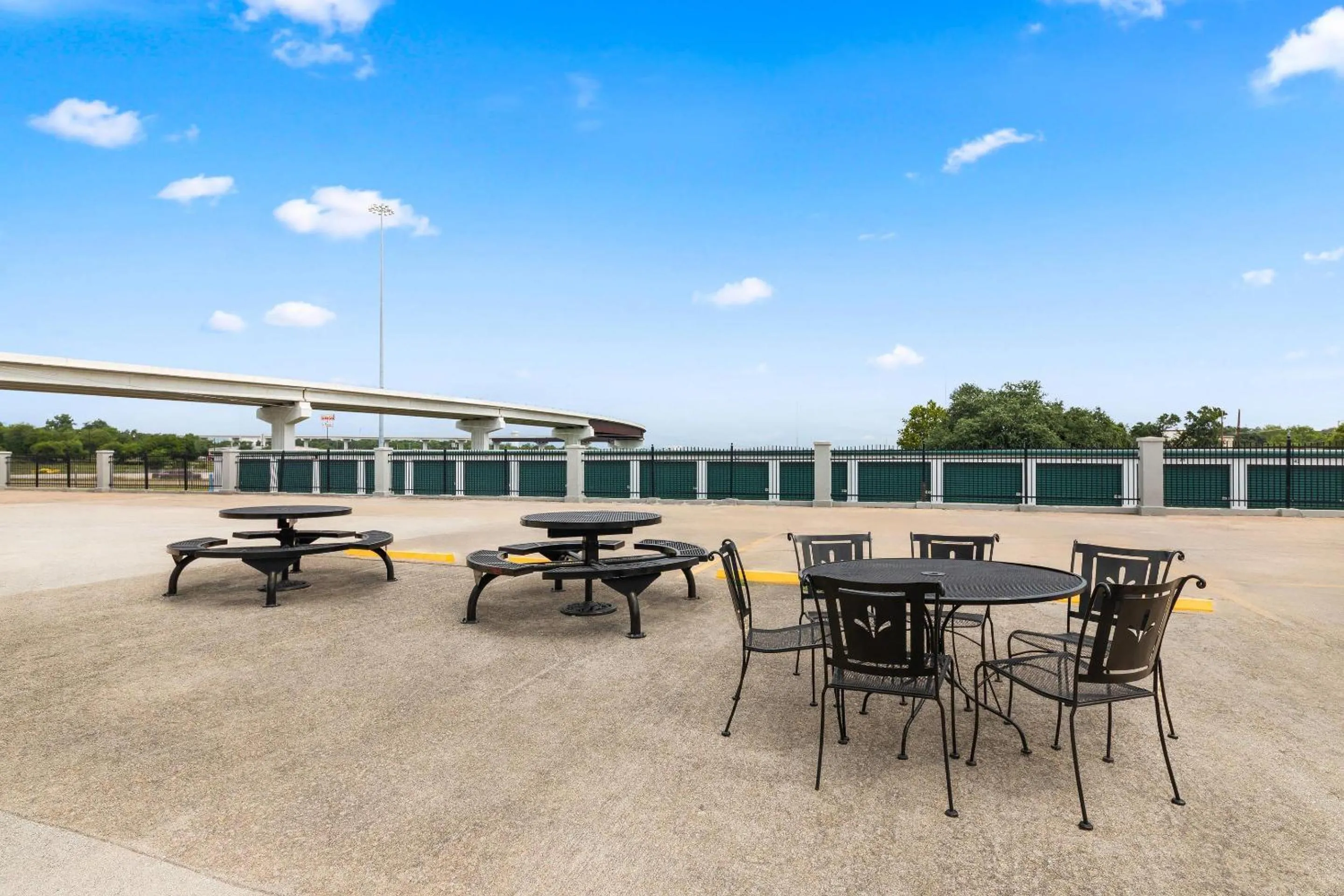 Swimming pool in Econo Lodge Belton