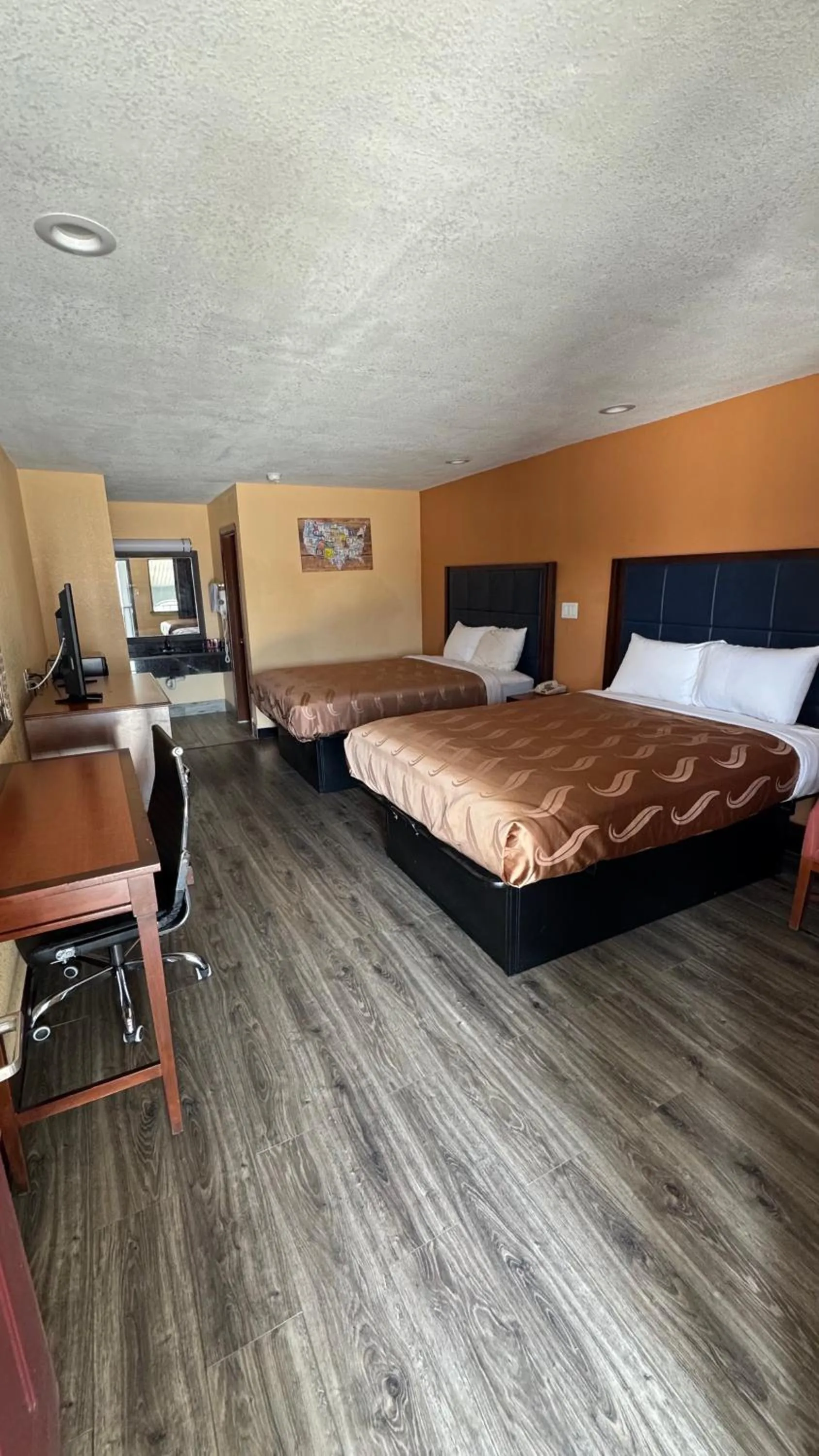 Bed in Econo Lodge Belton