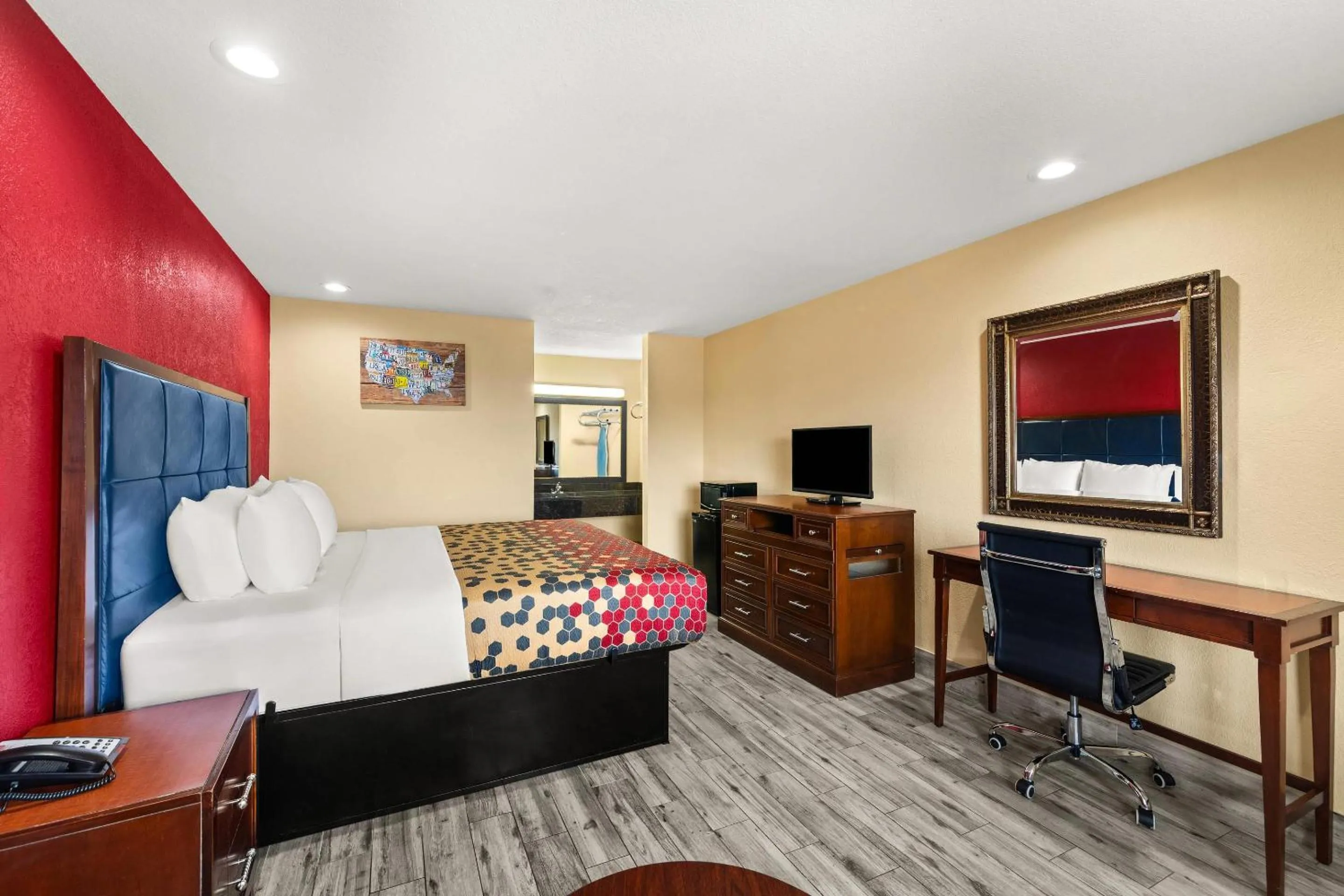 Bedroom in Econo Lodge Belton