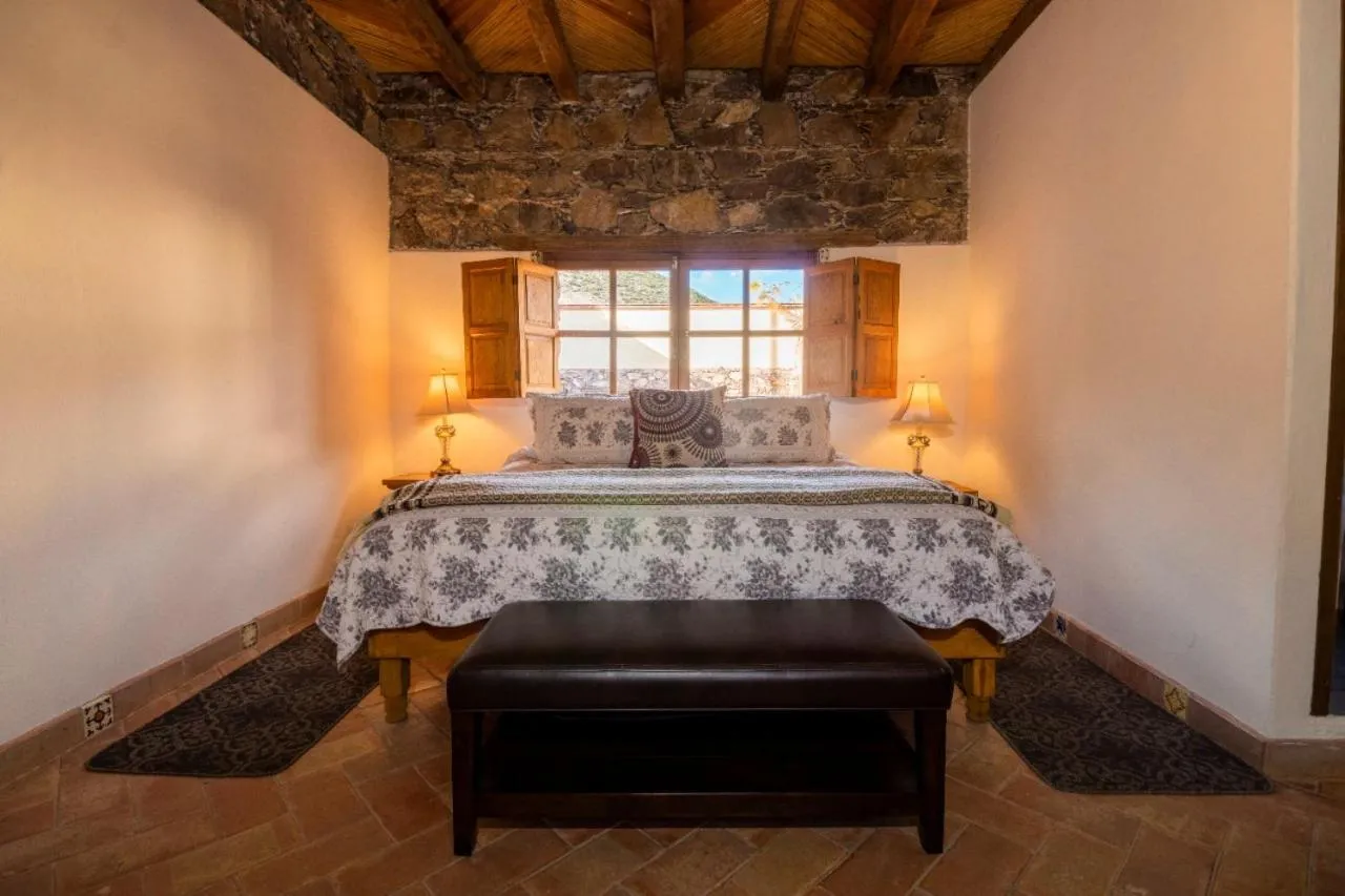 Hotel Amor y Paz