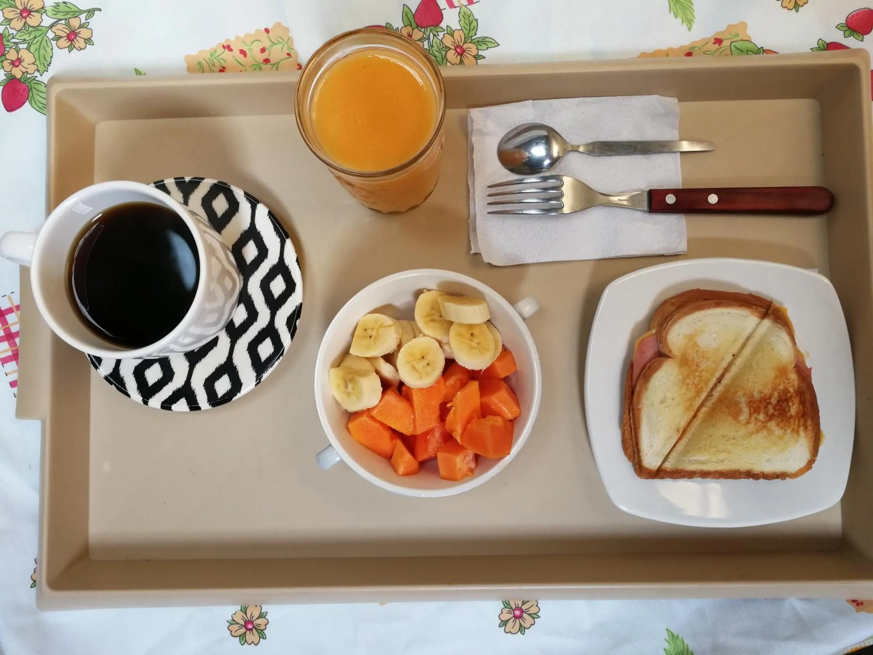 Breakfast in Chapelet Hostal