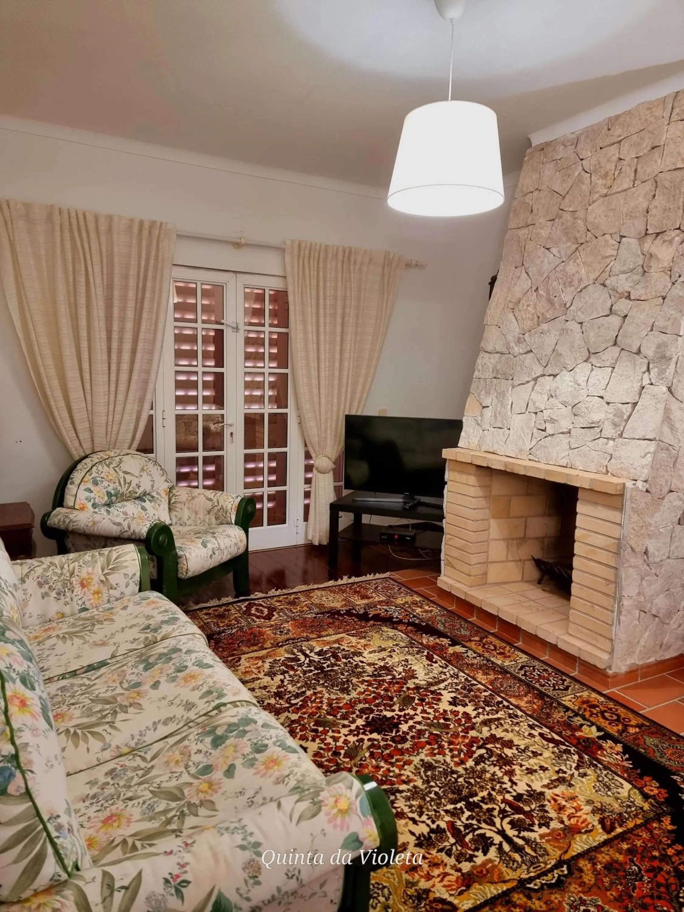 Living room, Bed in Villa Quinta da Violeta
