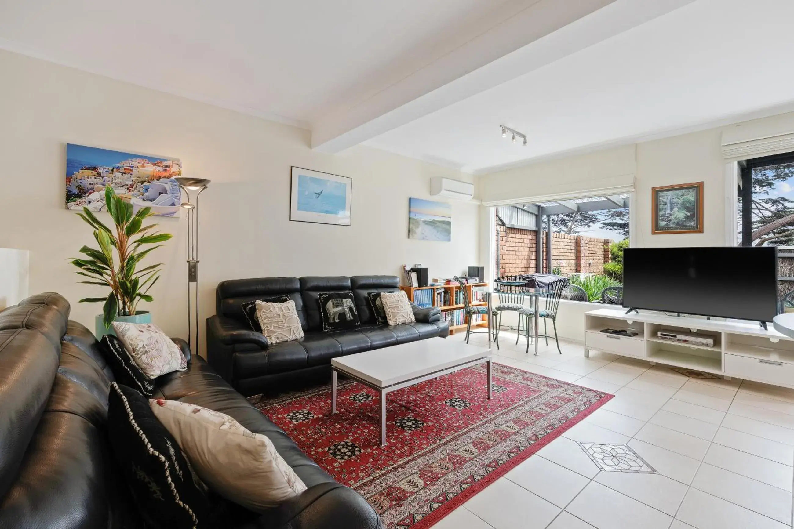 Black Dolphin Waterfront Apartment Black Dolphin Waterfront Apartment