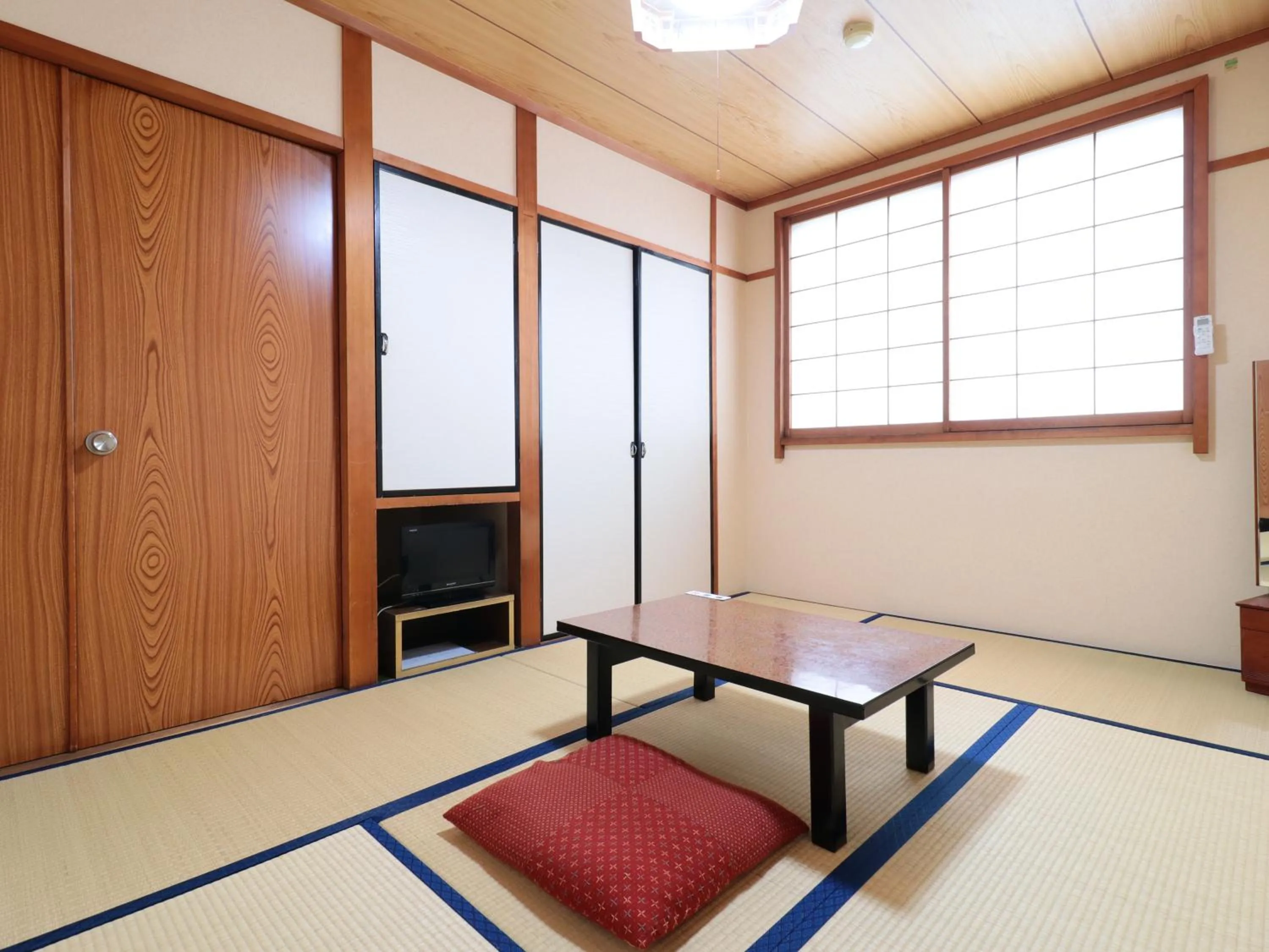 Photo of the whole room in Business Ryokan Iroha