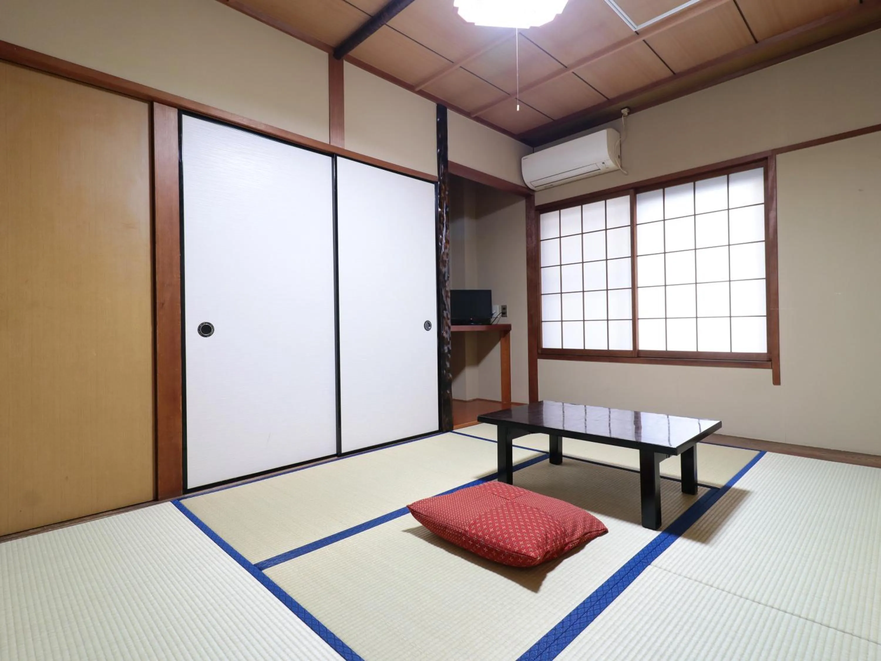 Photo of the whole room, Bed in Business Ryokan Iroha